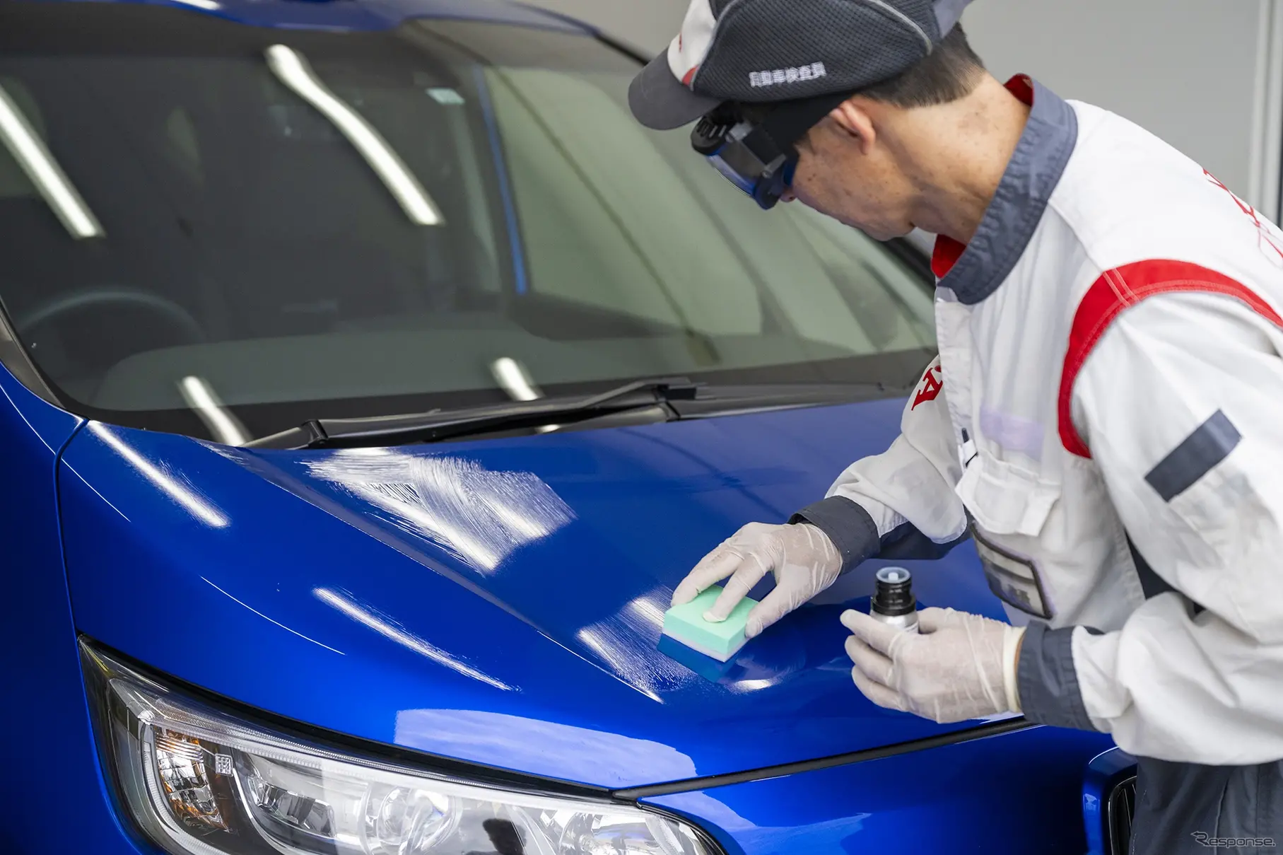 塗った瞬間から艶感が大きく変わっていく