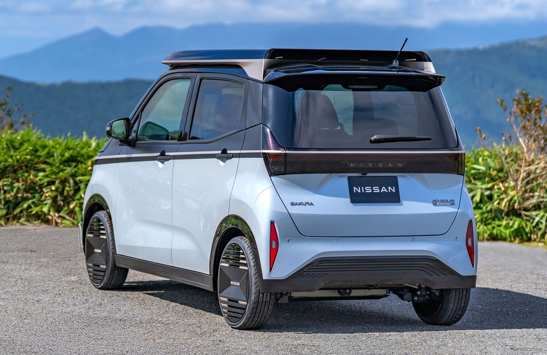 日産サクラの電動スライド式ソーラーシステム「Ao-Solar Extender（あおぞら エクステンダー）」搭載プロトタイプ
