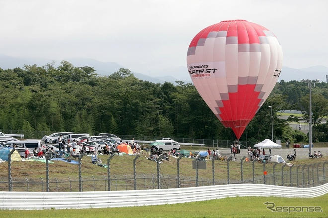 【SUPER GT 第7戦】イベント報告…キッズ記者体験や熱気球など