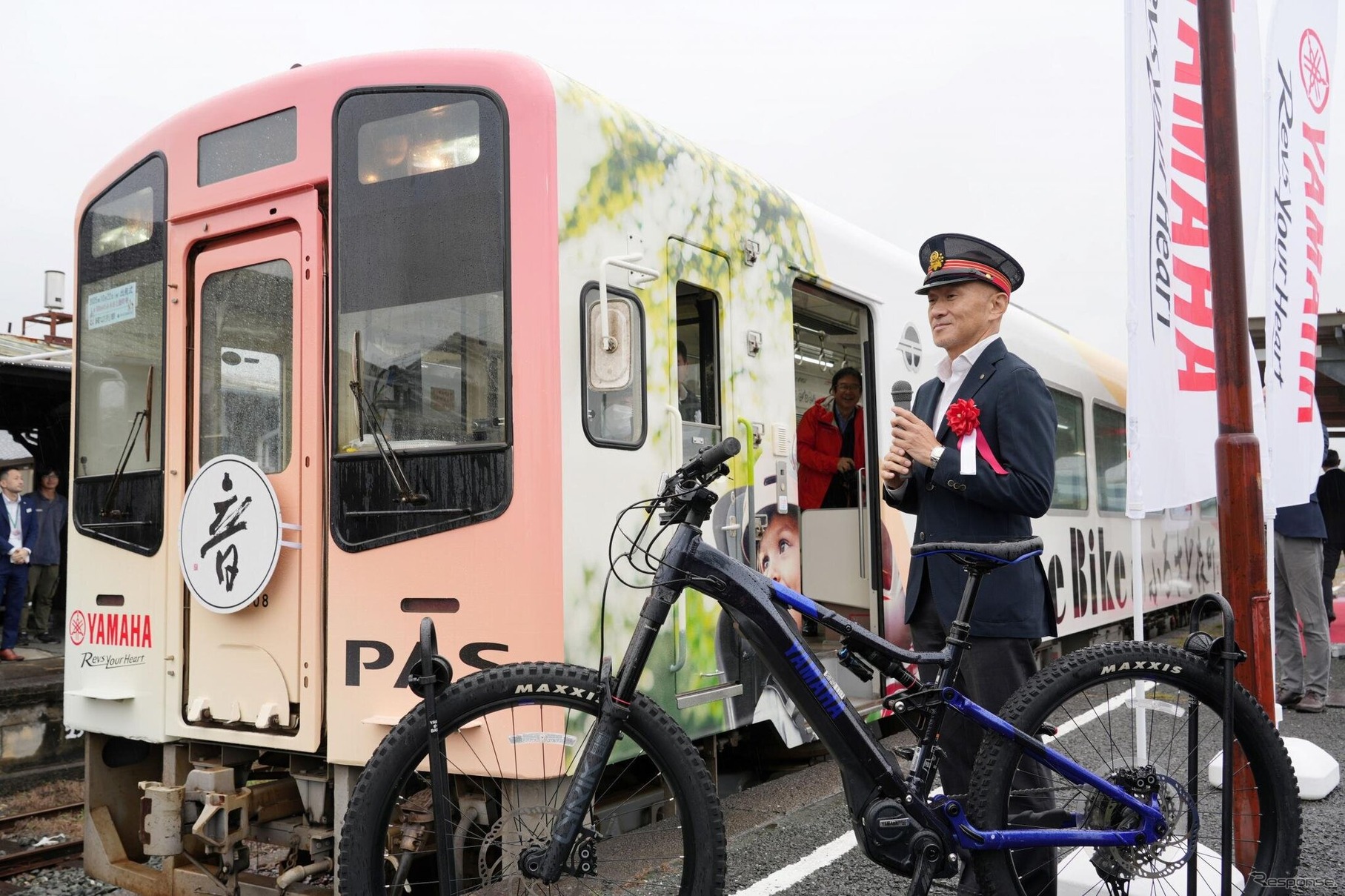 フルラッピング列車「eBikeのふるさと森町」号の出発号令