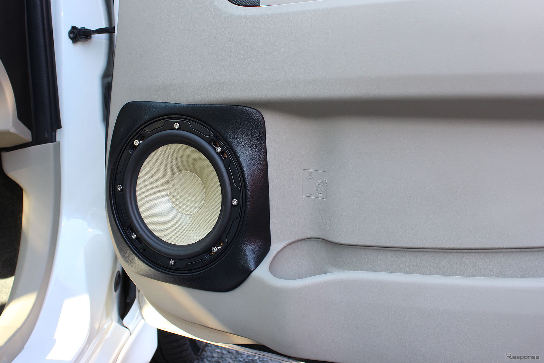「サブウーファー」が搭載されたオーディオカーの一例（製作ショップ：カーファイ＜神奈川県＞）。