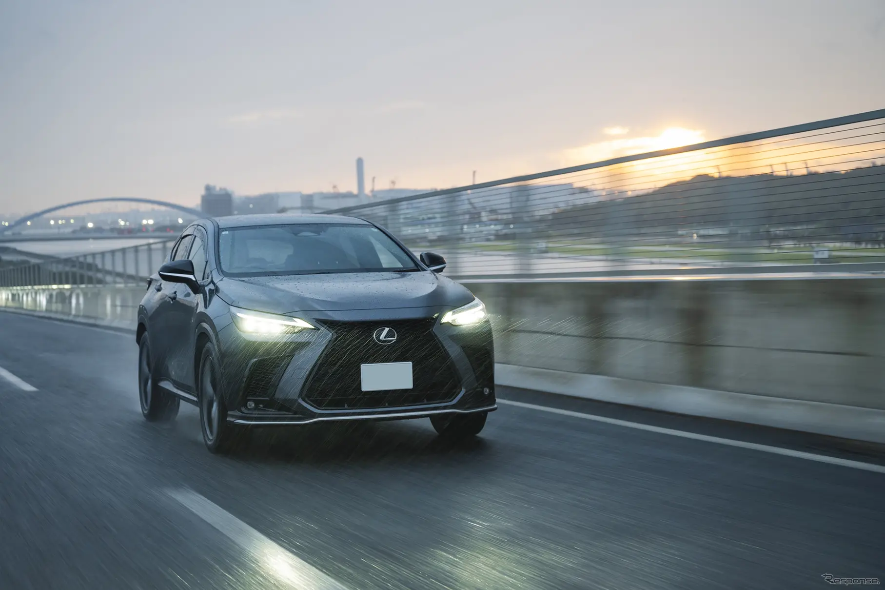 雨が強くなってきた高速走行でも安定感ある走りを実現していた