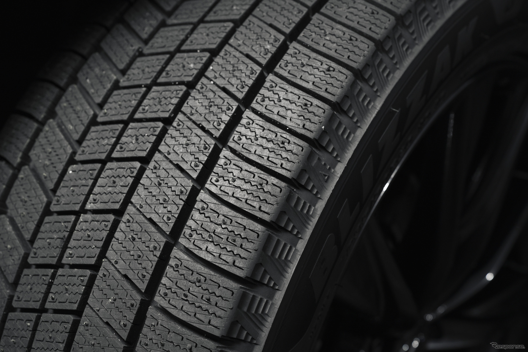 ブリヂストン『ブリザック WZ-1』