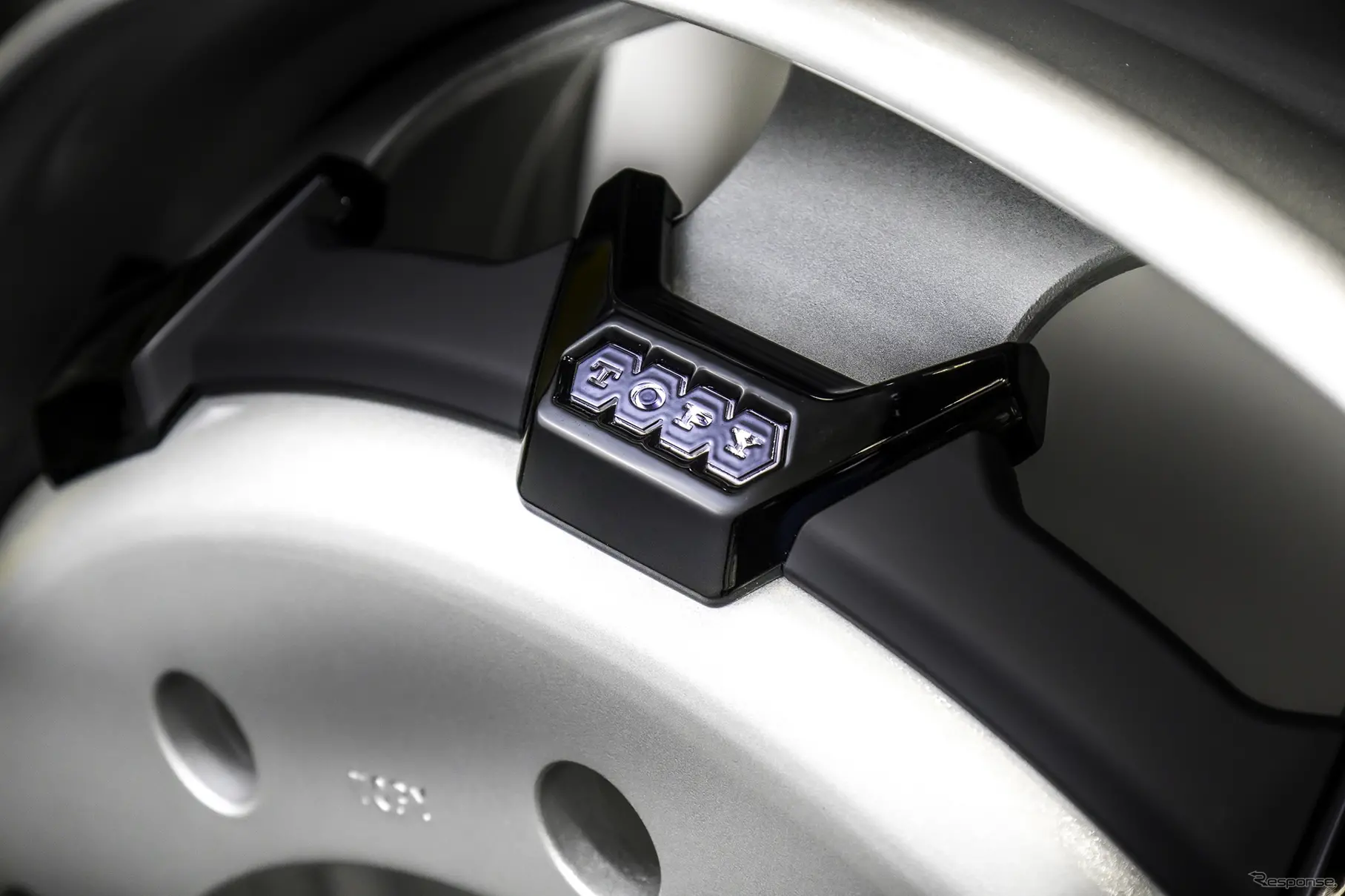 商用車用ナット緩み検知ホイール（TOPY GREEN WHEEL TECHNOLOGY)