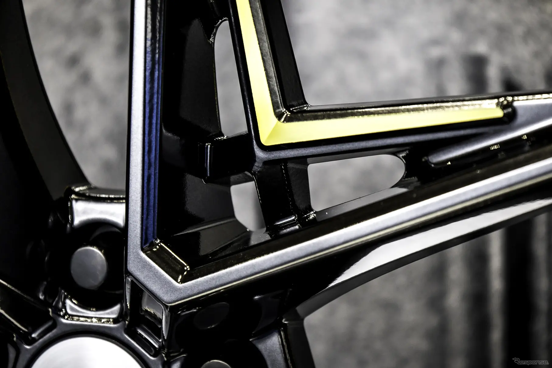 22インチ大径超軽量アルミホイール