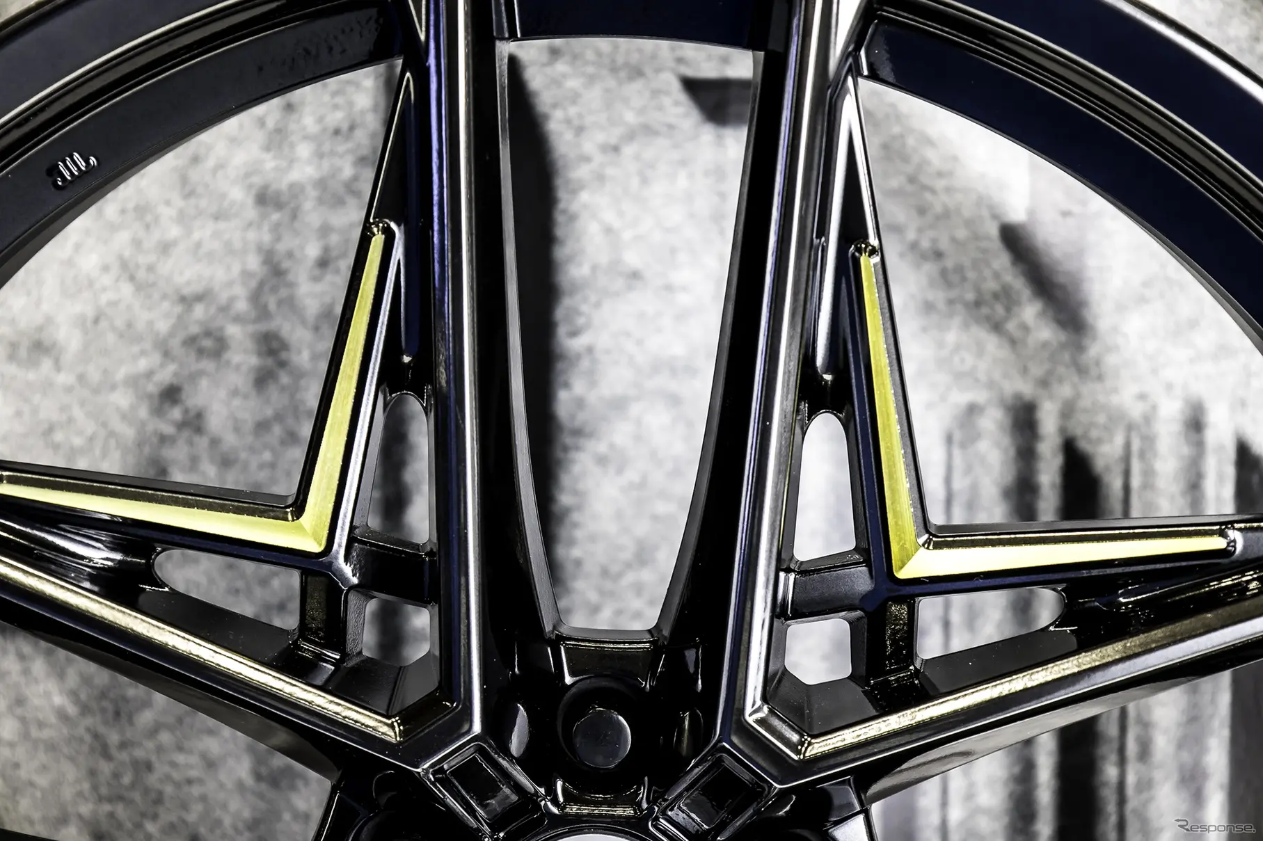 22インチ大径超軽量アルミホイール