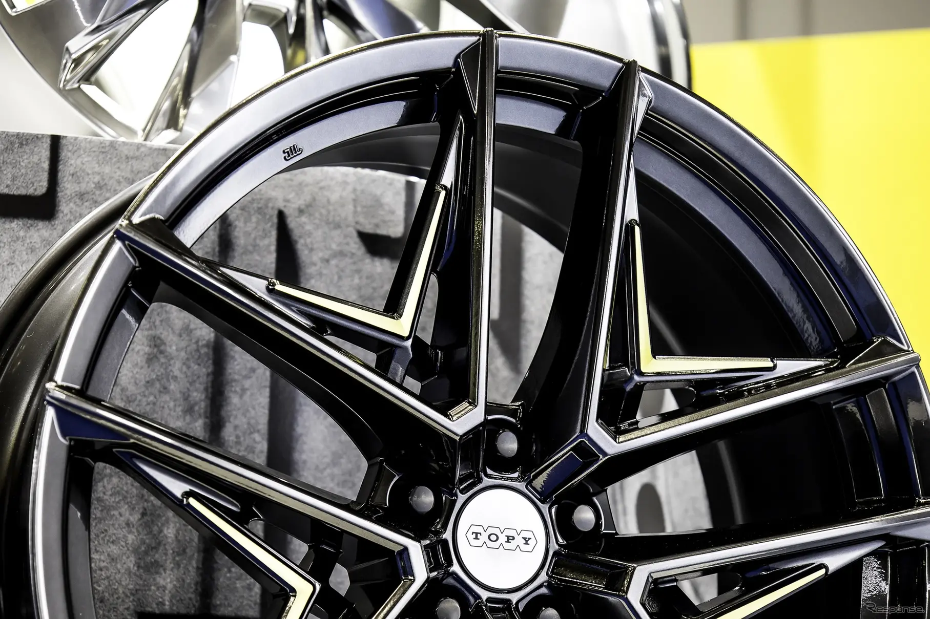 22インチ大径超軽量アルミホイール