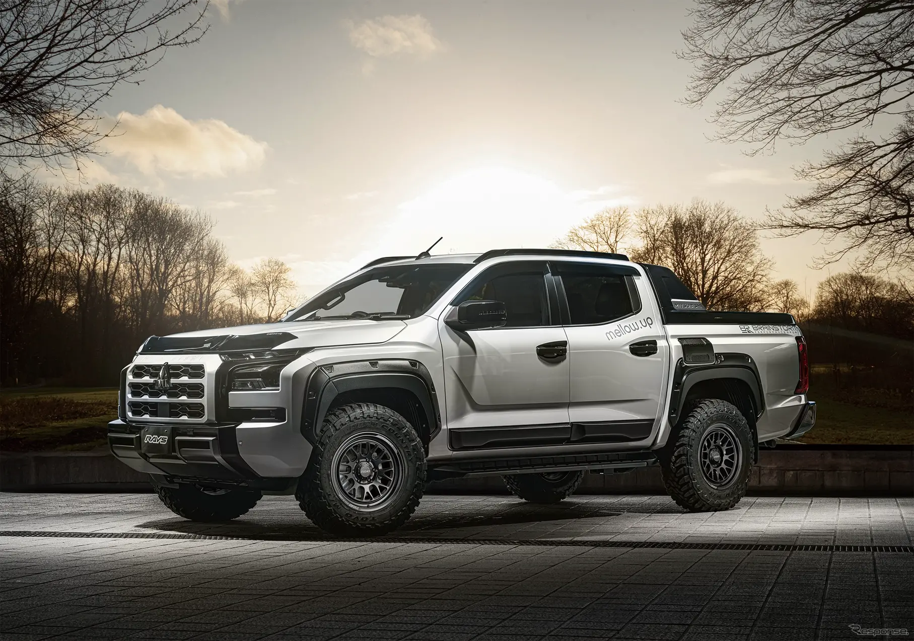 レイズ ホムラ 2x9L-RA セミグロスブラック × ミツビシ トライトン