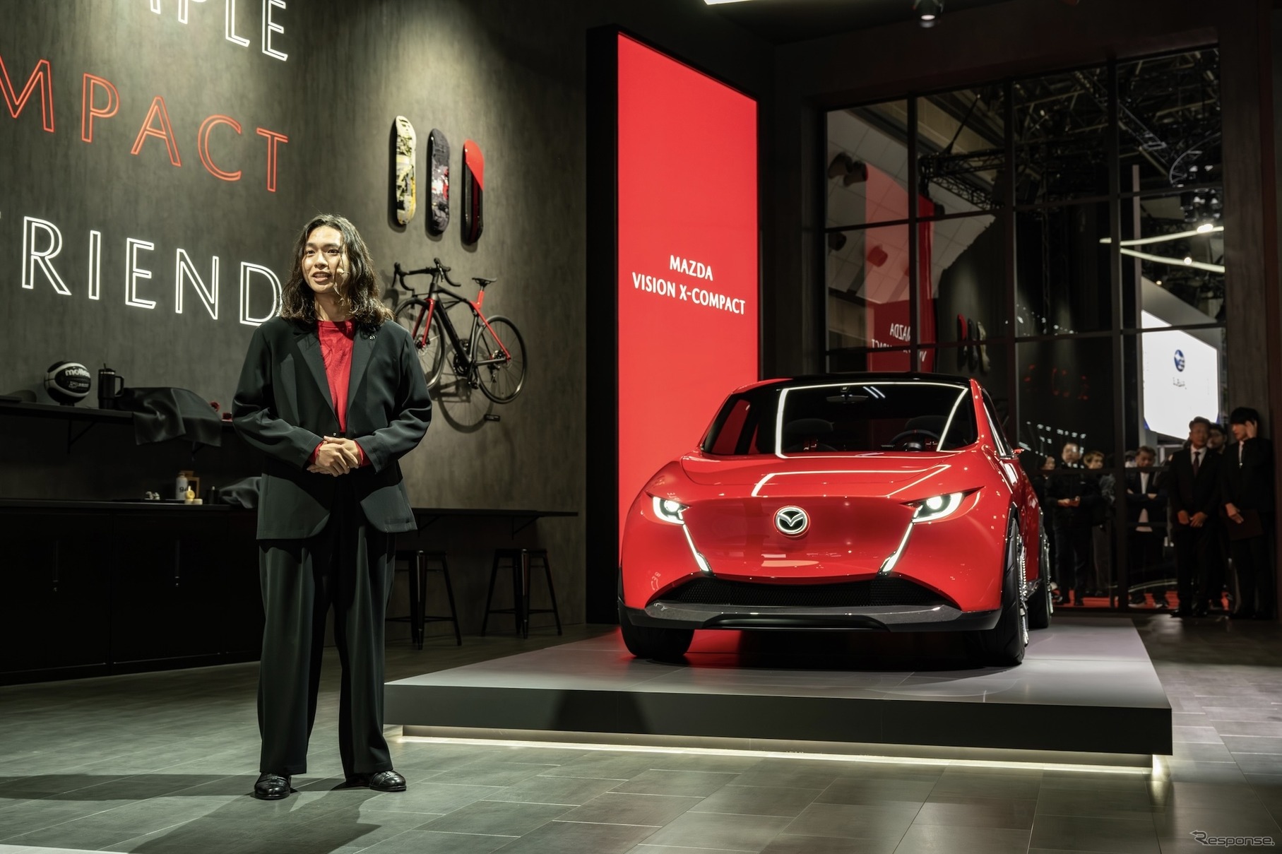 マツダ・ビジョン・クロスコンパクトの高橋デザイナー（ジャパンモビリティショー2025）