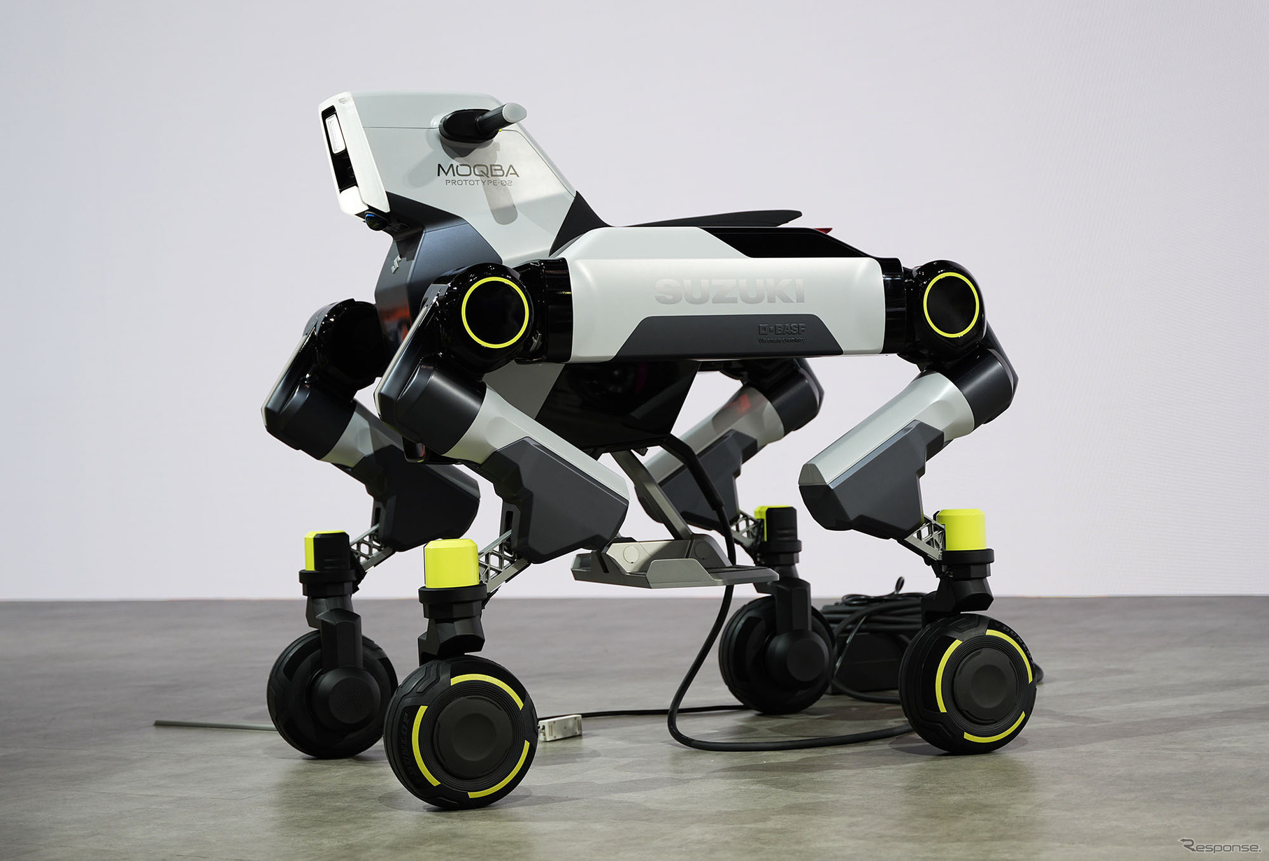 スズキの次世代四脚モビリティ「MOQBA（モクバ）2」（ジャパンモビリティショー2025）
