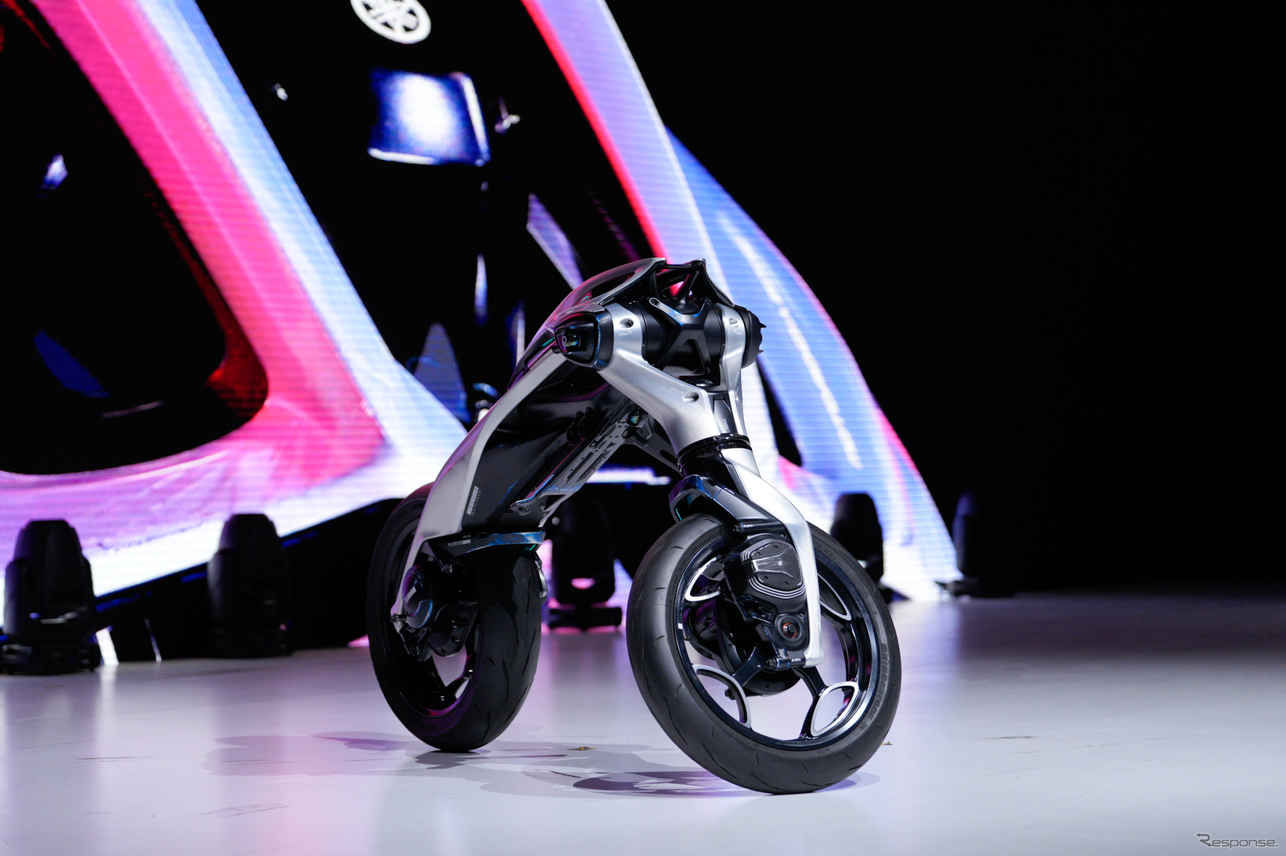 ヤマハ MOTOROiD：Λ（ジャパンモビリティショー2025）