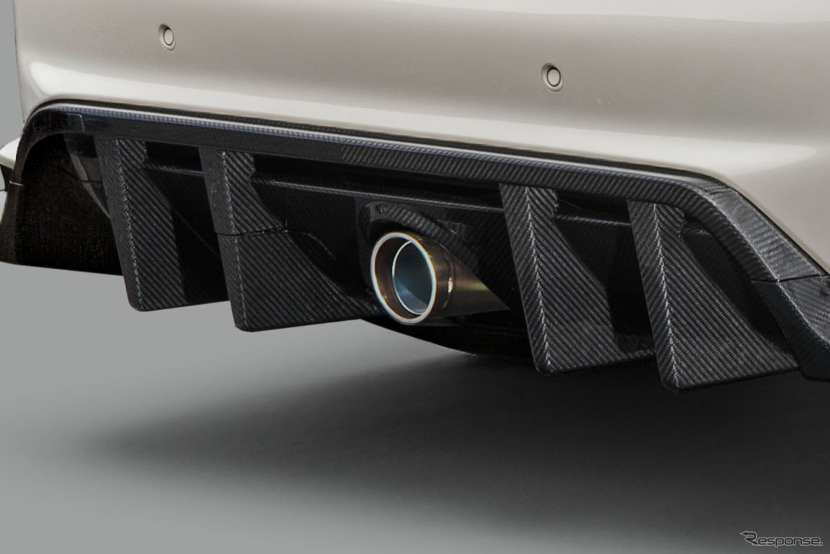 スポーツチタンエキゾーストシステム【純正バンパー用ガーニッシュセット】：88万円（税込）※2026年1月中旬発売