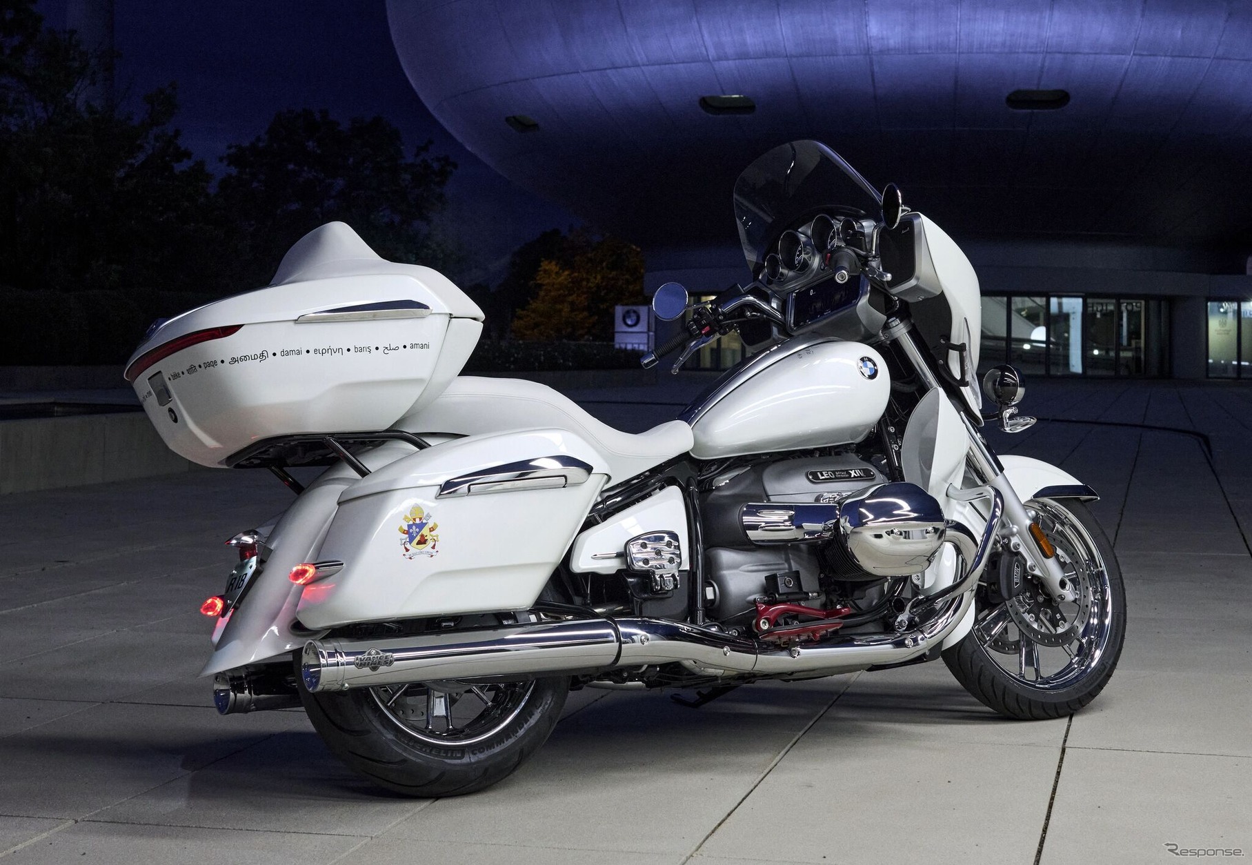 ローマ教皇レオ14世のサイン入りBMW『R18』の特別カスタム仕様