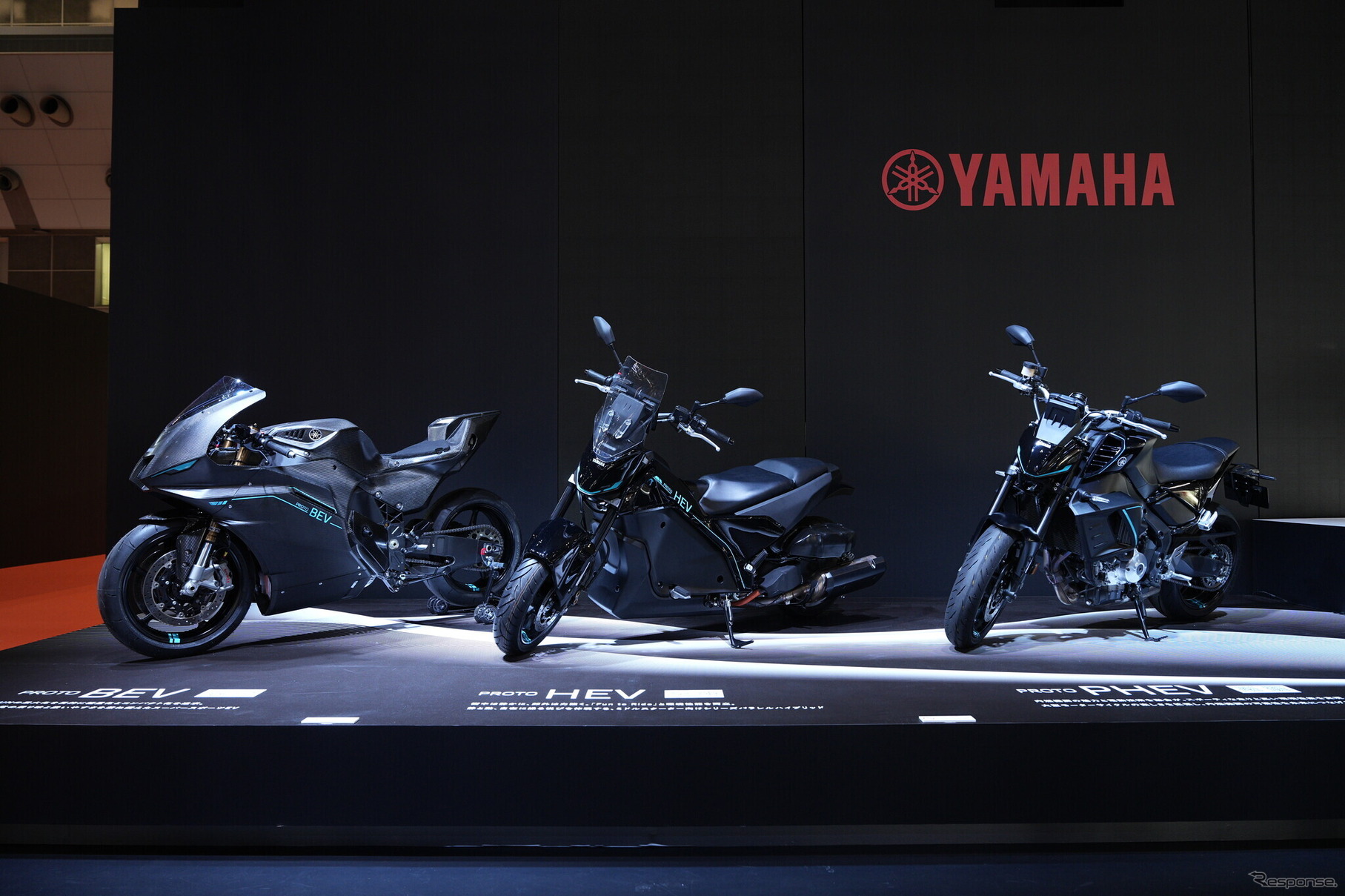 左からBEV、PHEV、HEVのプロトタイプ（ジャパンモビリティショー2025）