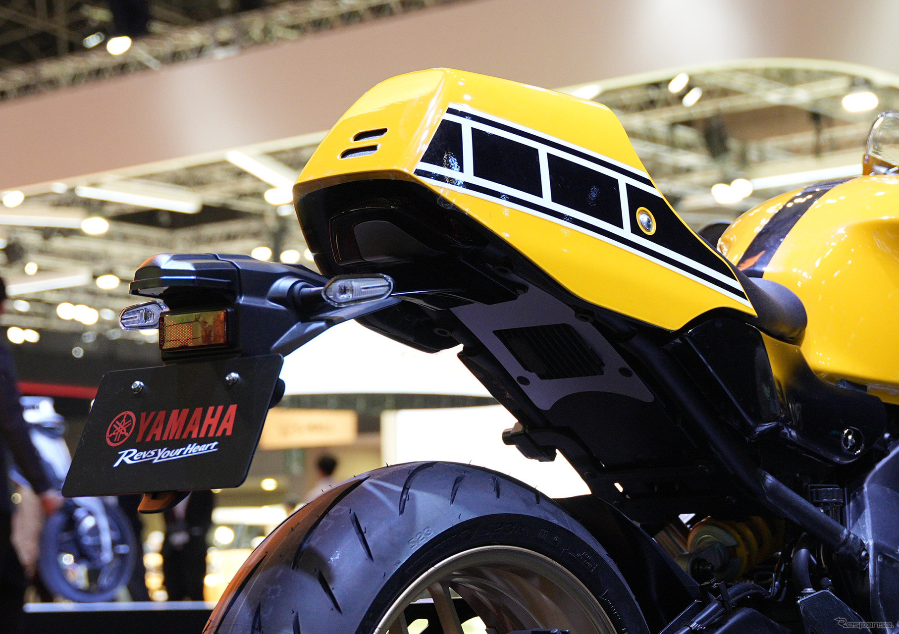 「レジェンドイエロー」のヤマハ XSR900GP 2026年モデル（ジャパンモビリティショー2025）