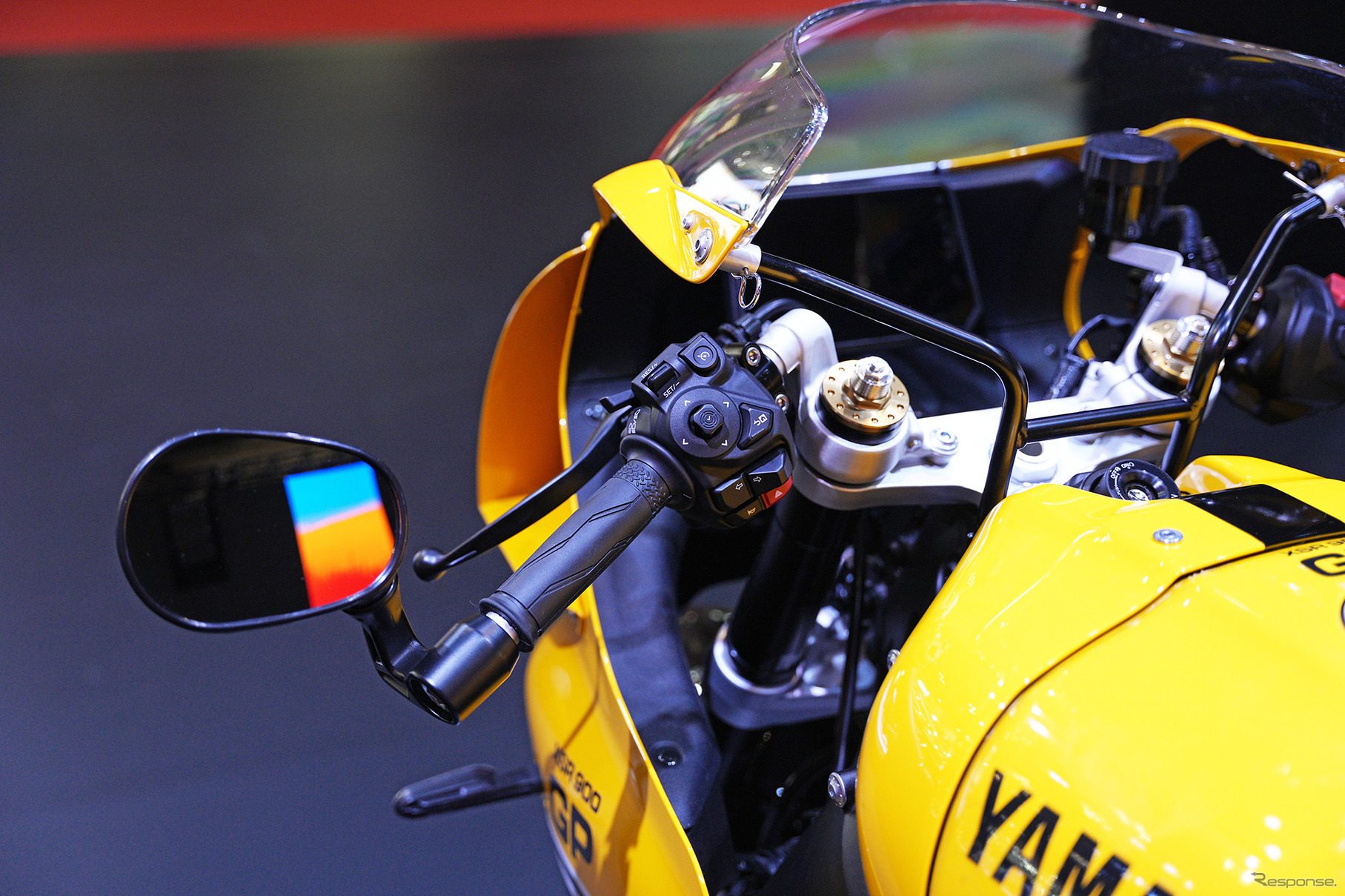 「レジェンドイエロー」のヤマハ XSR900GP 2026年モデル（ジャパンモビリティショー2025）