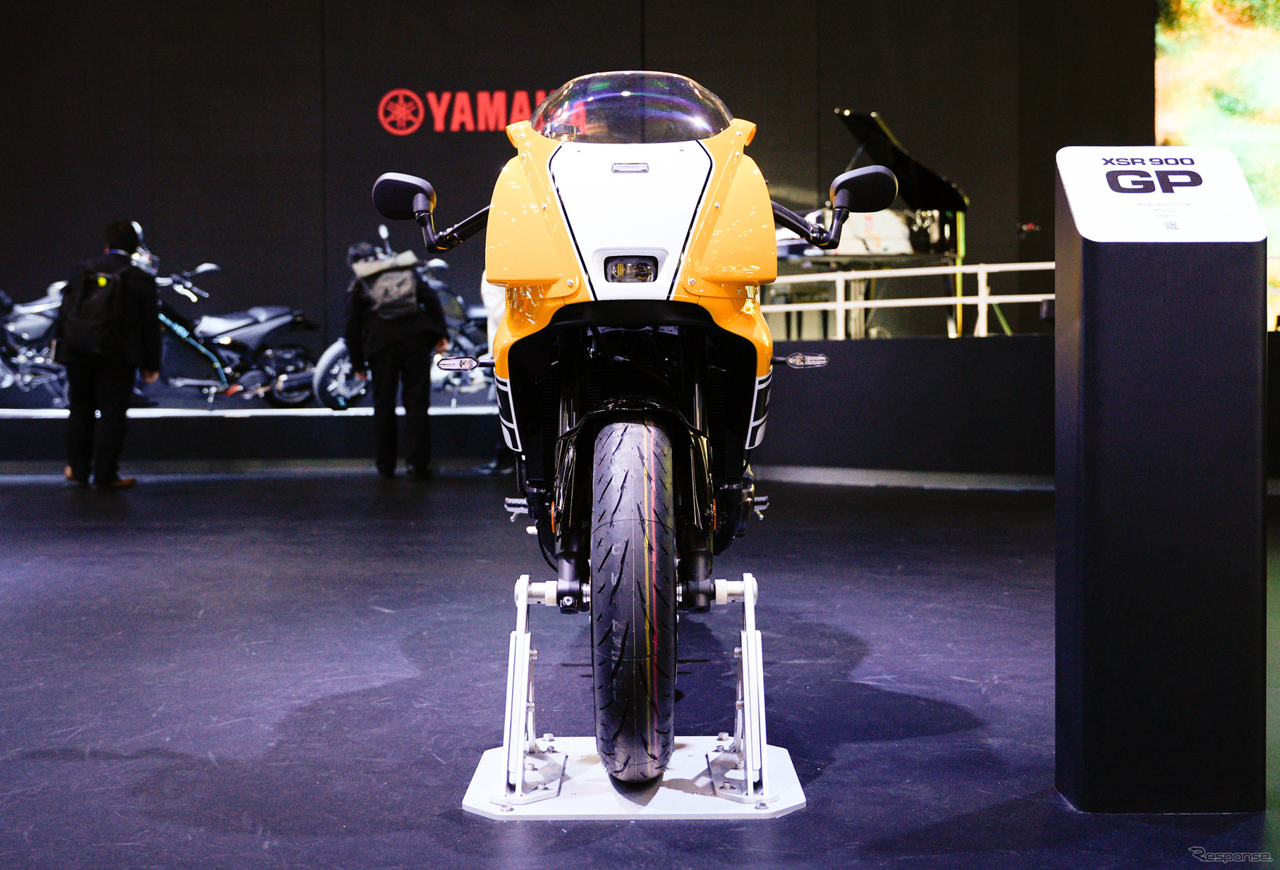 「レジェンドイエロー」のヤマハ XSR900GP 2026年モデル（ジャパンモビリティショー2025）