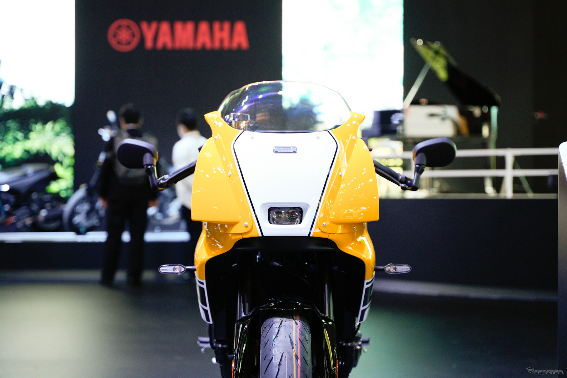 「レジェンドイエロー」のヤマハ XSR900GP 2026年モデル（ジャパンモビリティショー2025）