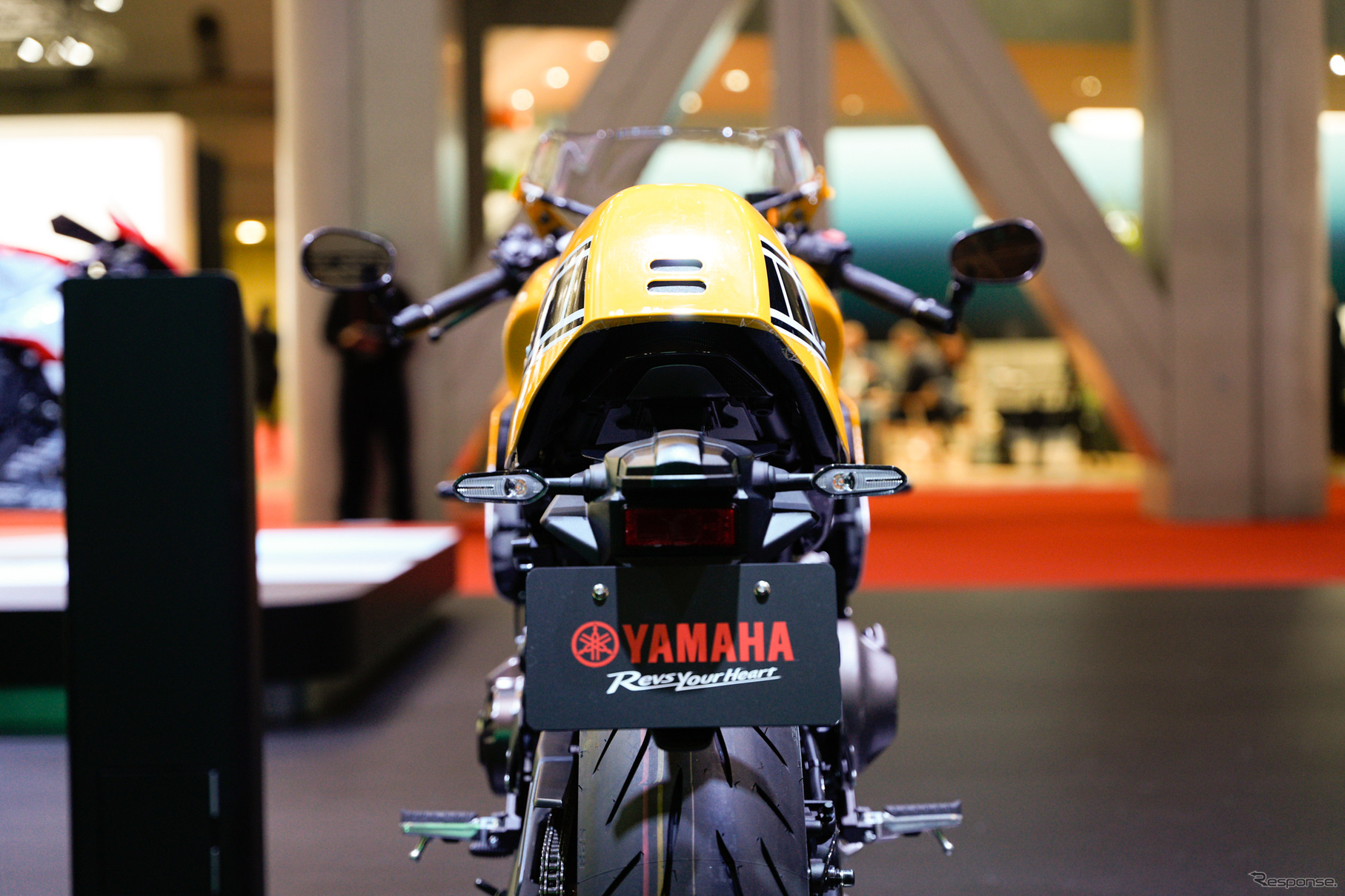 「レジェンドイエロー」のヤマハ XSR900GP 2026年モデル（ジャパンモビリティショー2025）