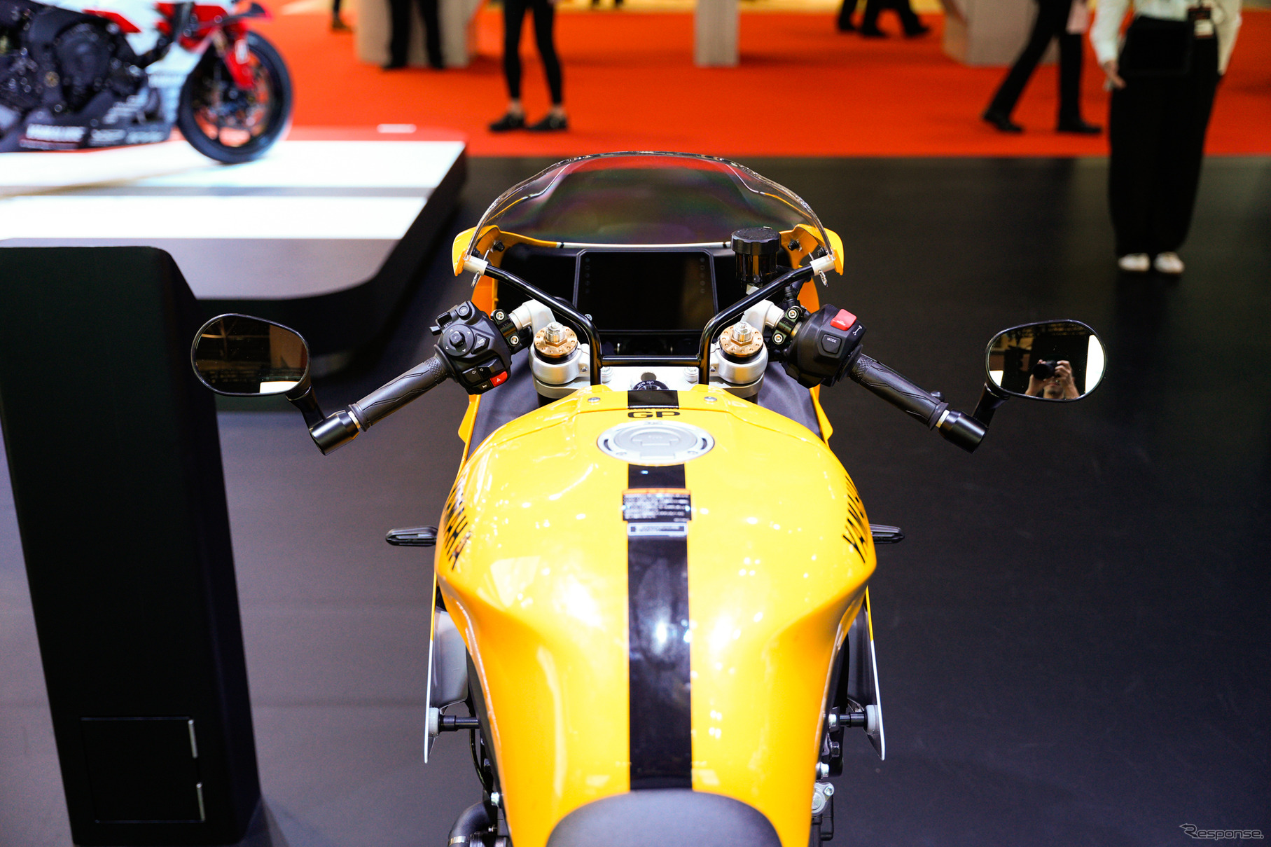 「レジェンドイエロー」のヤマハ XSR900GP 2026年モデル（ジャパンモビリティショー2025）