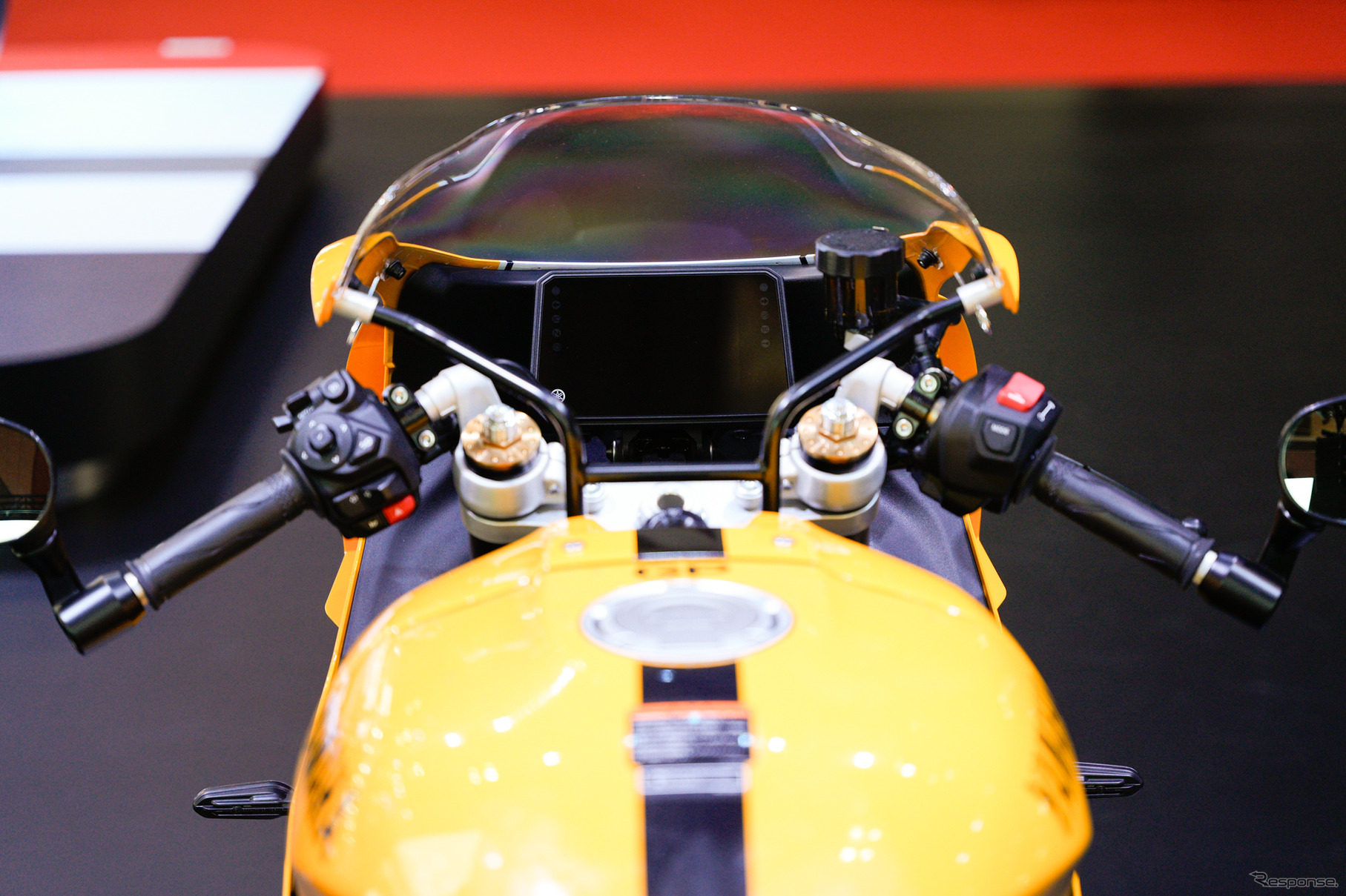 「レジェンドイエロー」のヤマハ XSR900GP 2026年モデル（ジャパンモビリティショー2025）