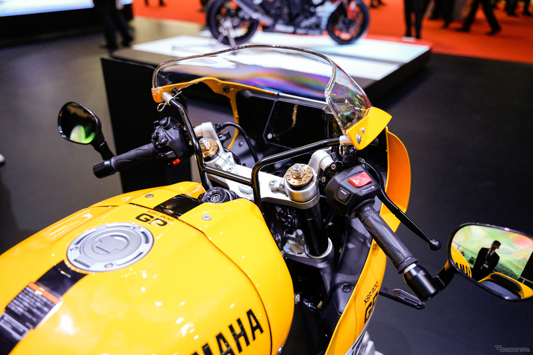 「レジェンドイエロー」のヤマハ XSR900GP 2026年モデル（ジャパンモビリティショー2025）