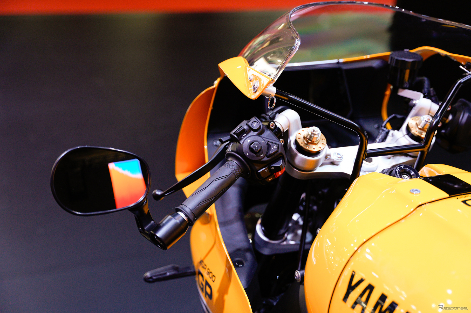 「レジェンドイエロー」のヤマハ XSR900GP 2026年モデル（ジャパンモビリティショー2025）