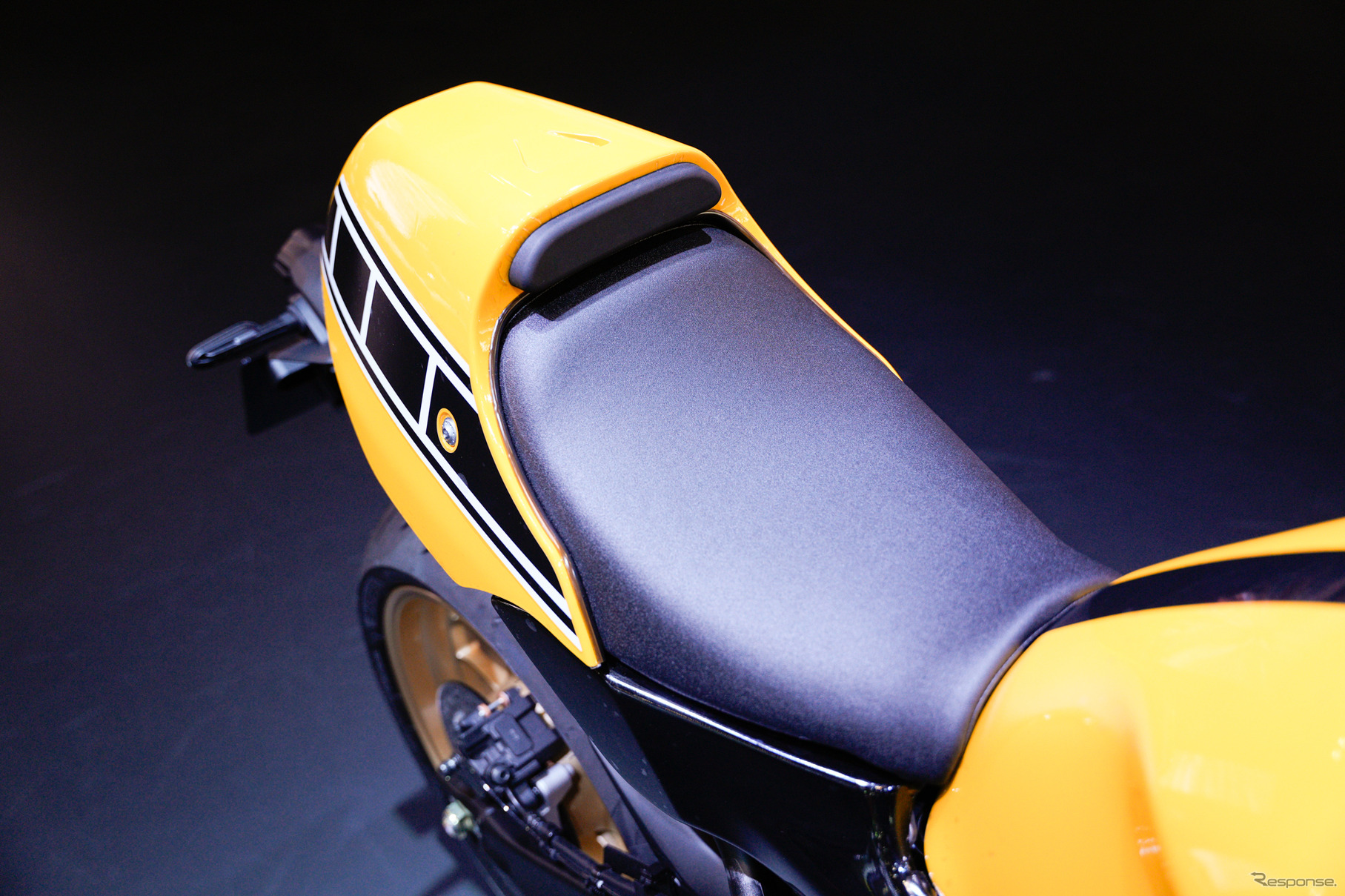 「レジェンドイエロー」のヤマハ XSR900GP 2026年モデル（ジャパンモビリティショー2025）