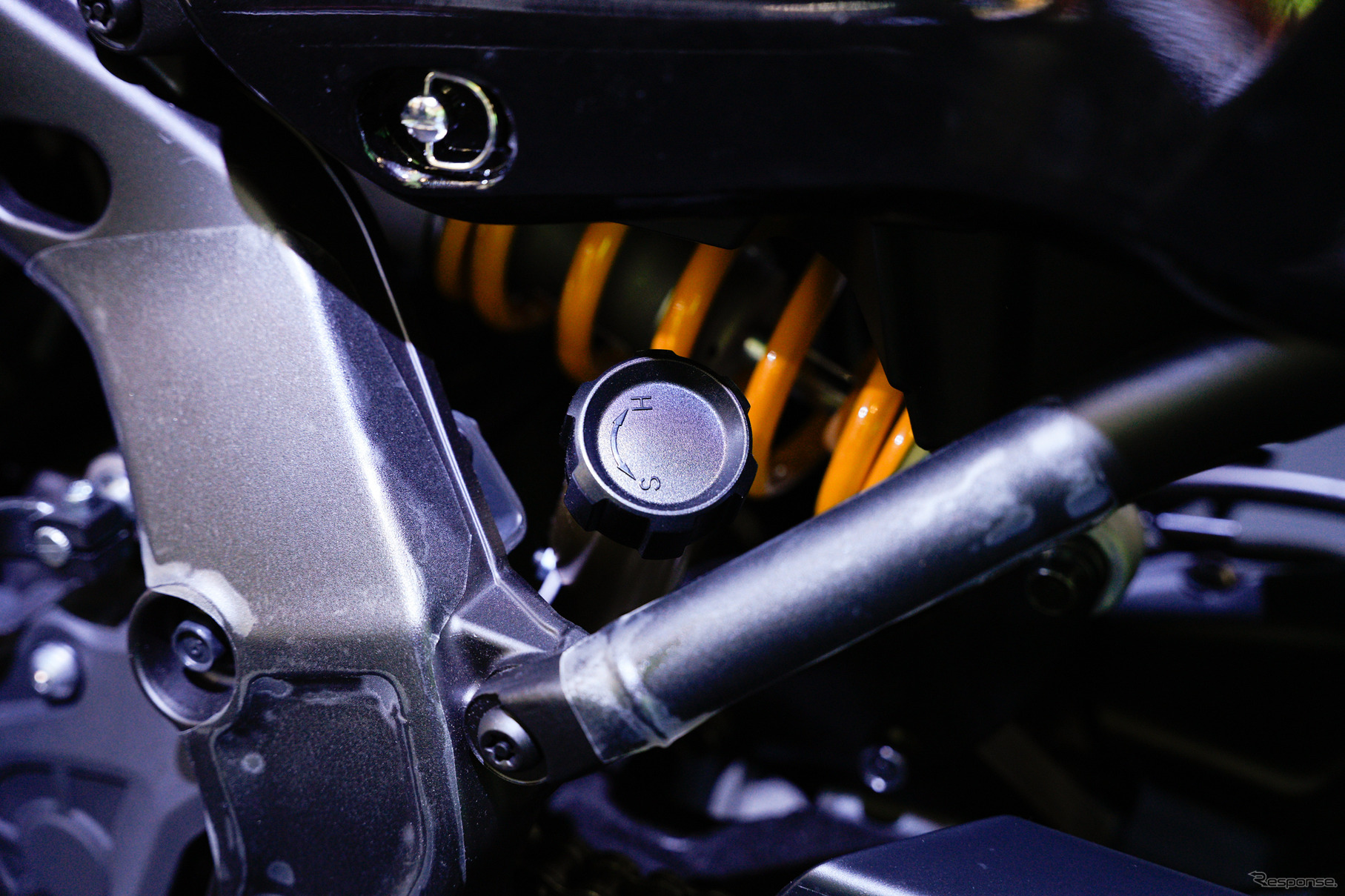 「レジェンドイエロー」のヤマハ XSR900GP 2026年モデル（ジャパンモビリティショー2025）