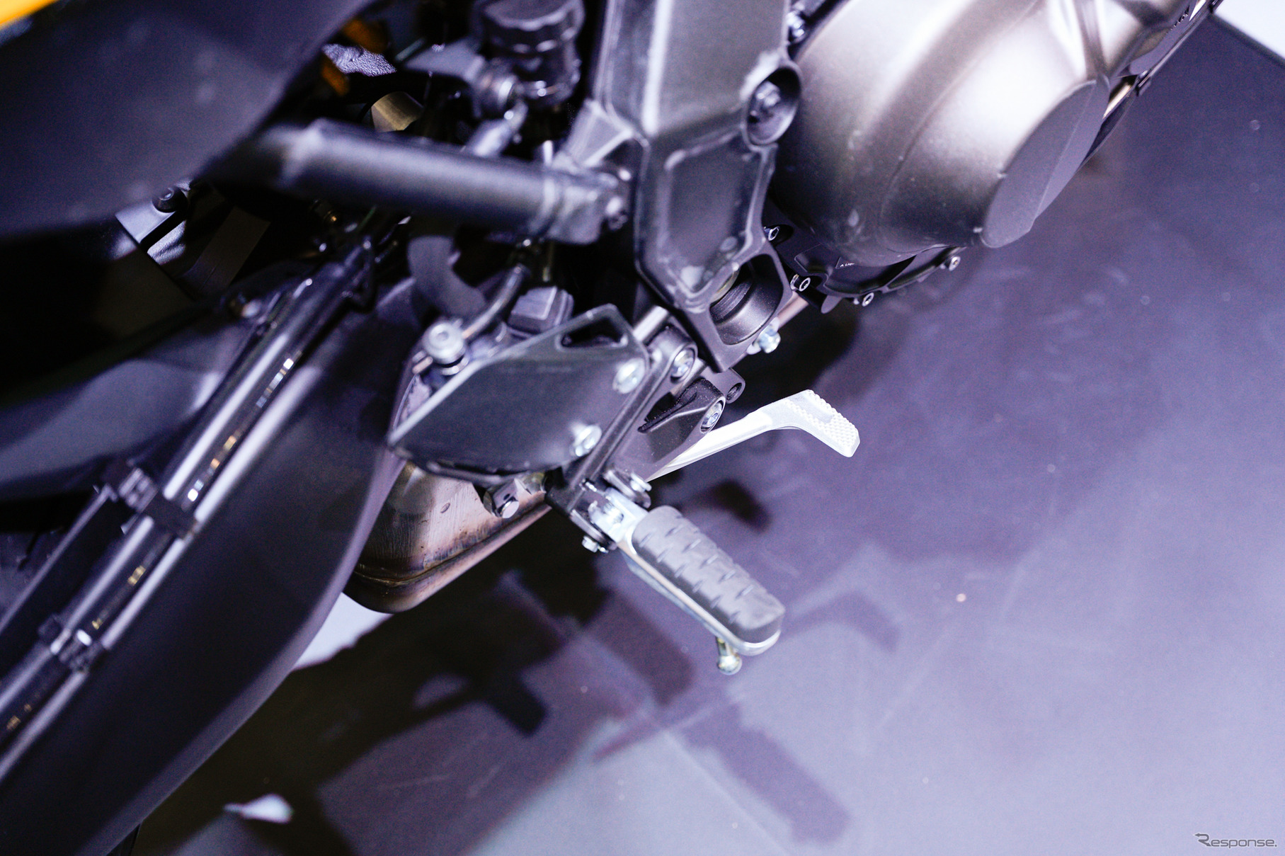 「レジェンドイエロー」のヤマハ XSR900GP 2026年モデル（ジャパンモビリティショー2025）