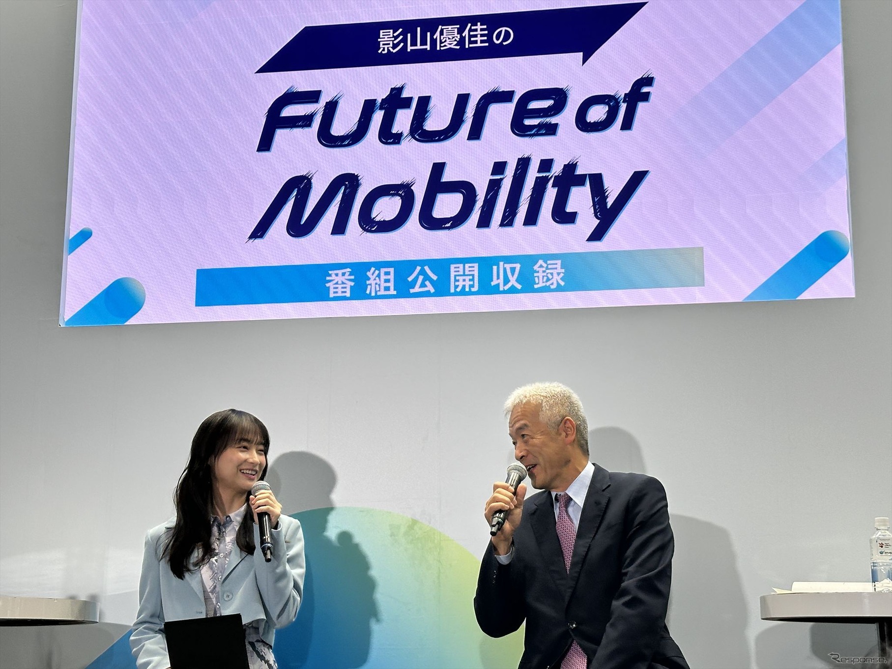 イメージキャラクターを務める影山優佳氏（左）住友三井オートサービス代表取締役社長・麻生浩司氏（右）