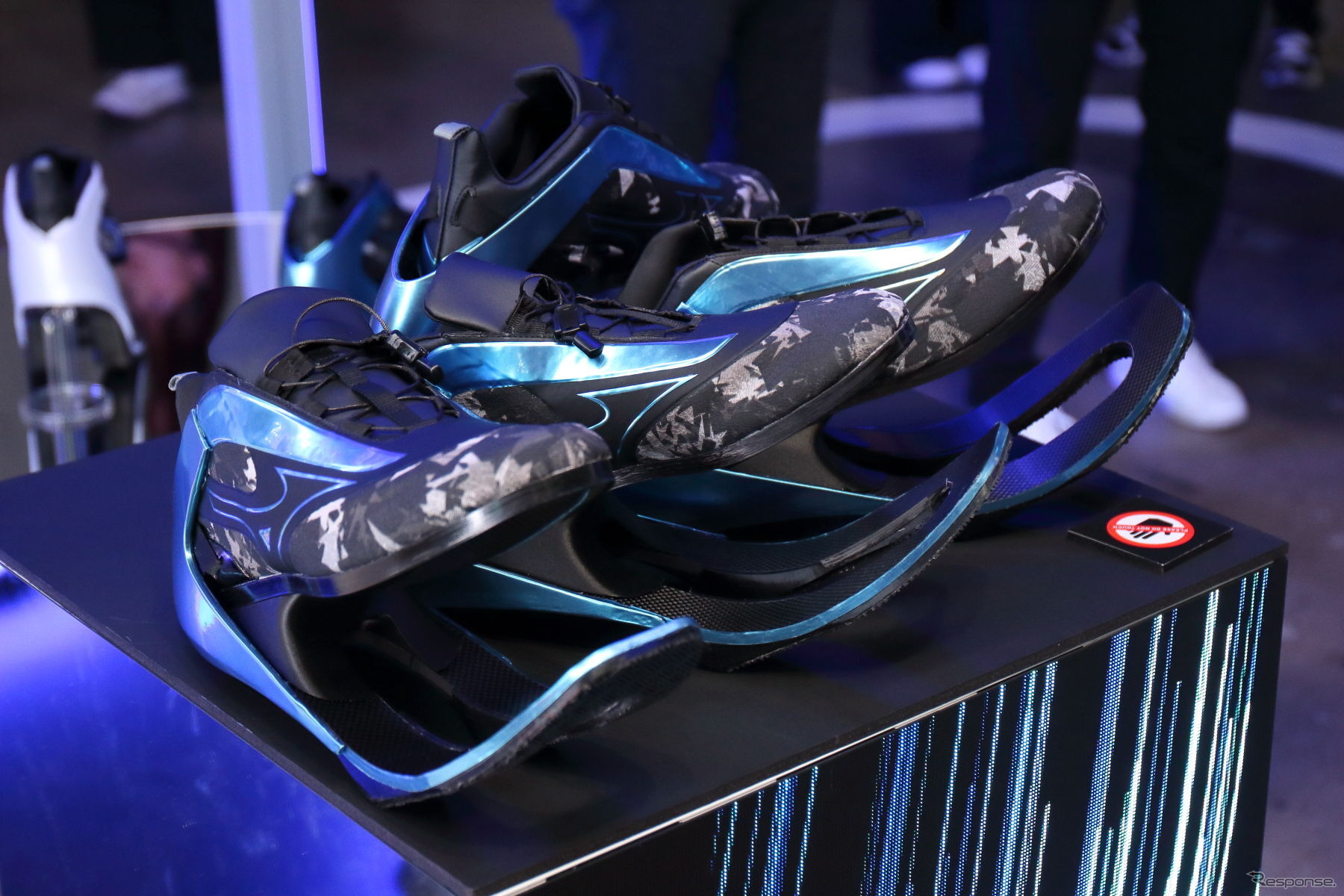 ミズノのCFRP板バネフットギアコンセプトモデル「MOBILARIA β」