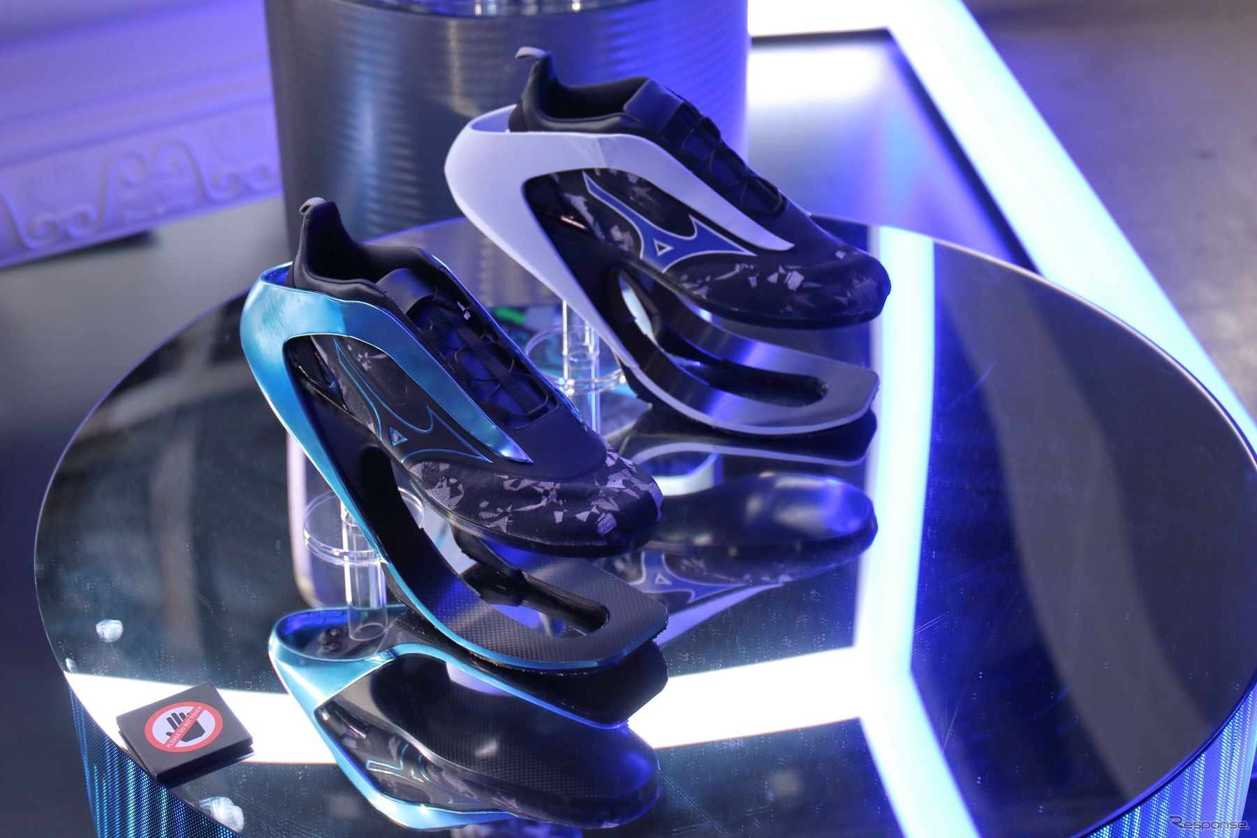 ミズノのCFRP板バネフットギアコンセプトモデル「MOBILARIA β」