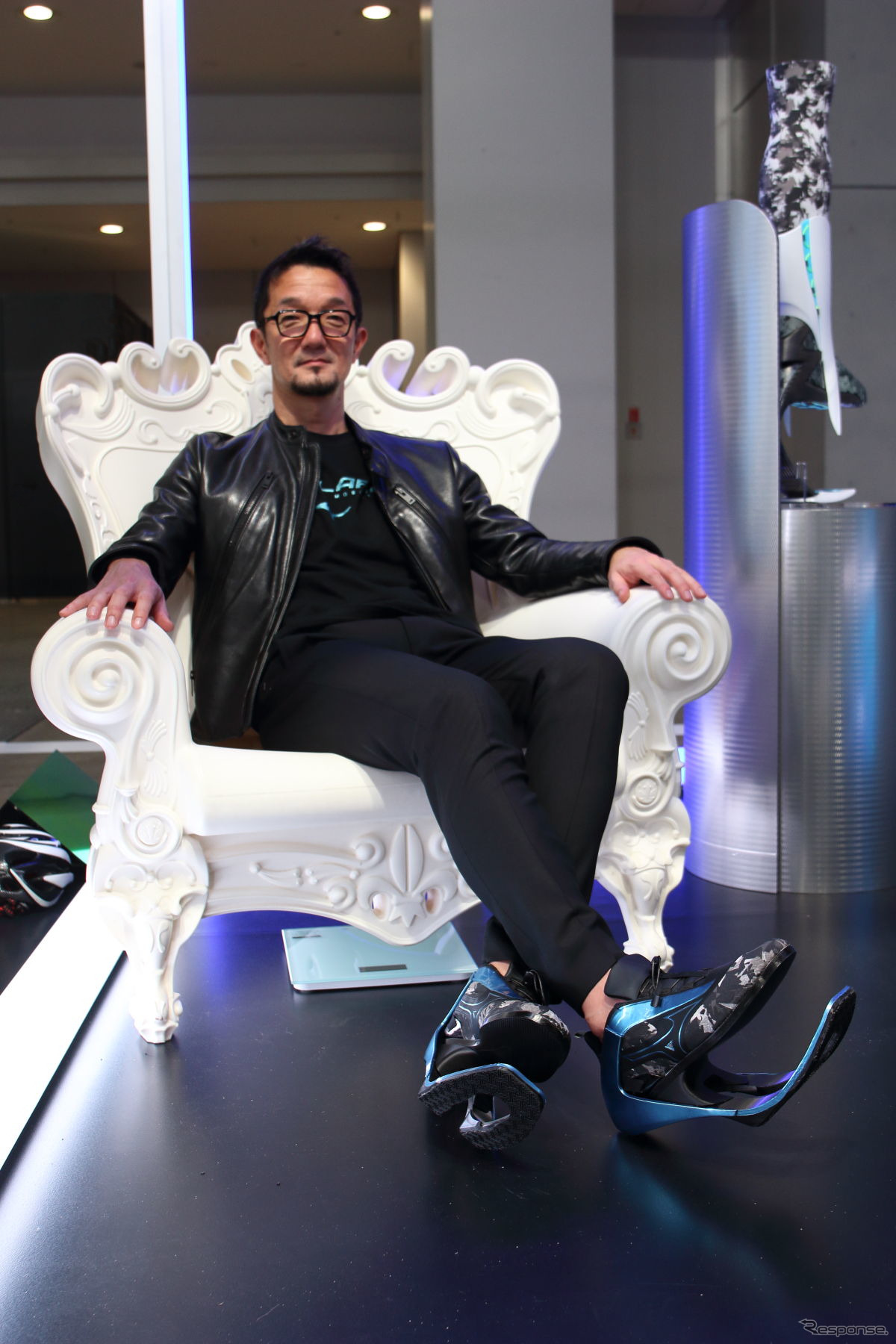 カーデザイナー山本卓身氏自ら「MOBILARIA β」を“装着”