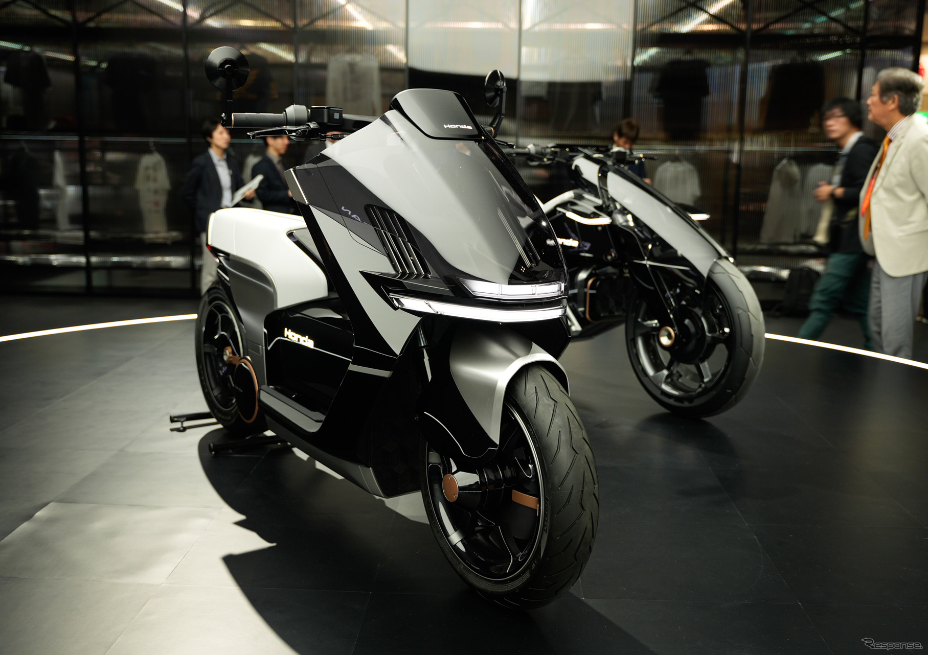 ホンダ EV Urban Concept（右）（ジャパンモビリティショー2025）