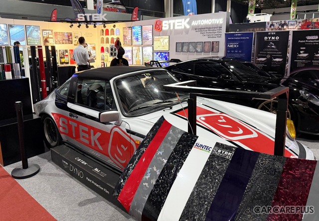 ラッピングやペイントプロテクションフィルムで知られる「STEK」も出展