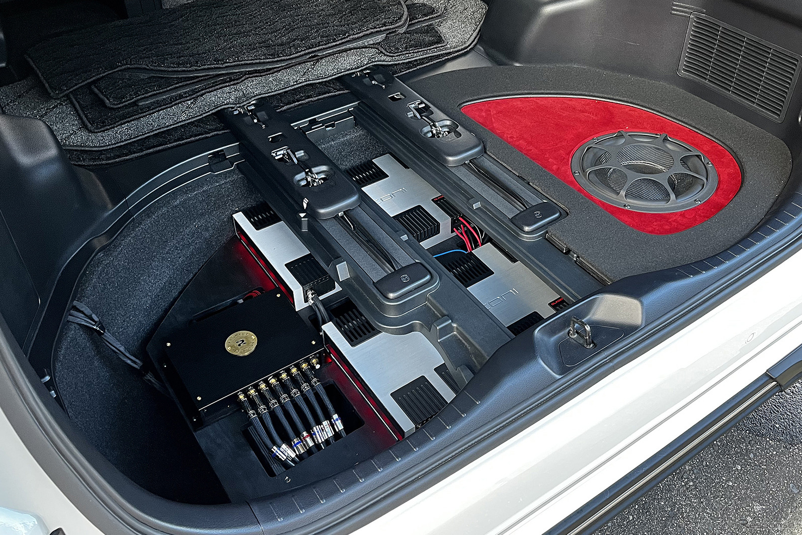 『マリノサウンド』（福井県敦賀市）にて製作されたオーディオカーの一例。