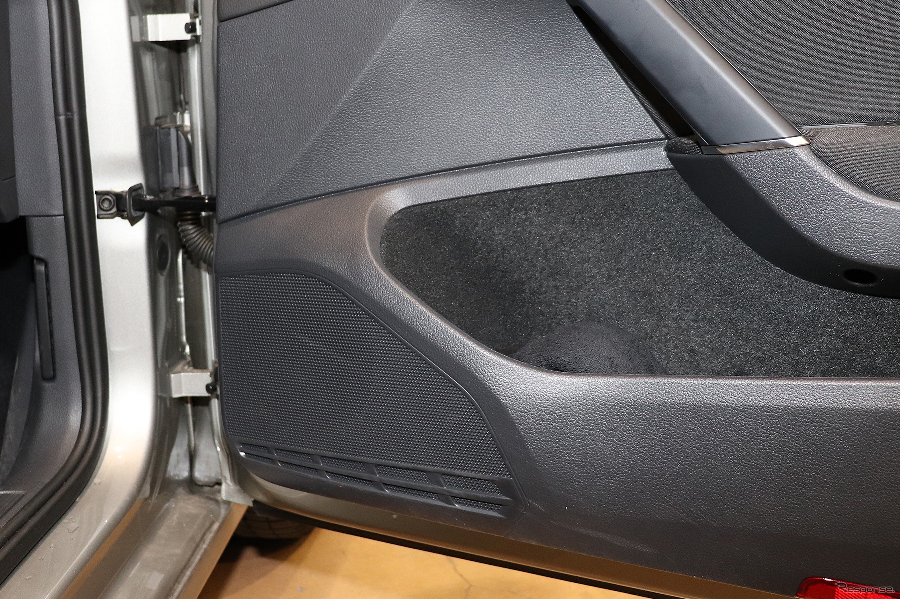 純正ドアスピーカーの取り付け位置の一例。