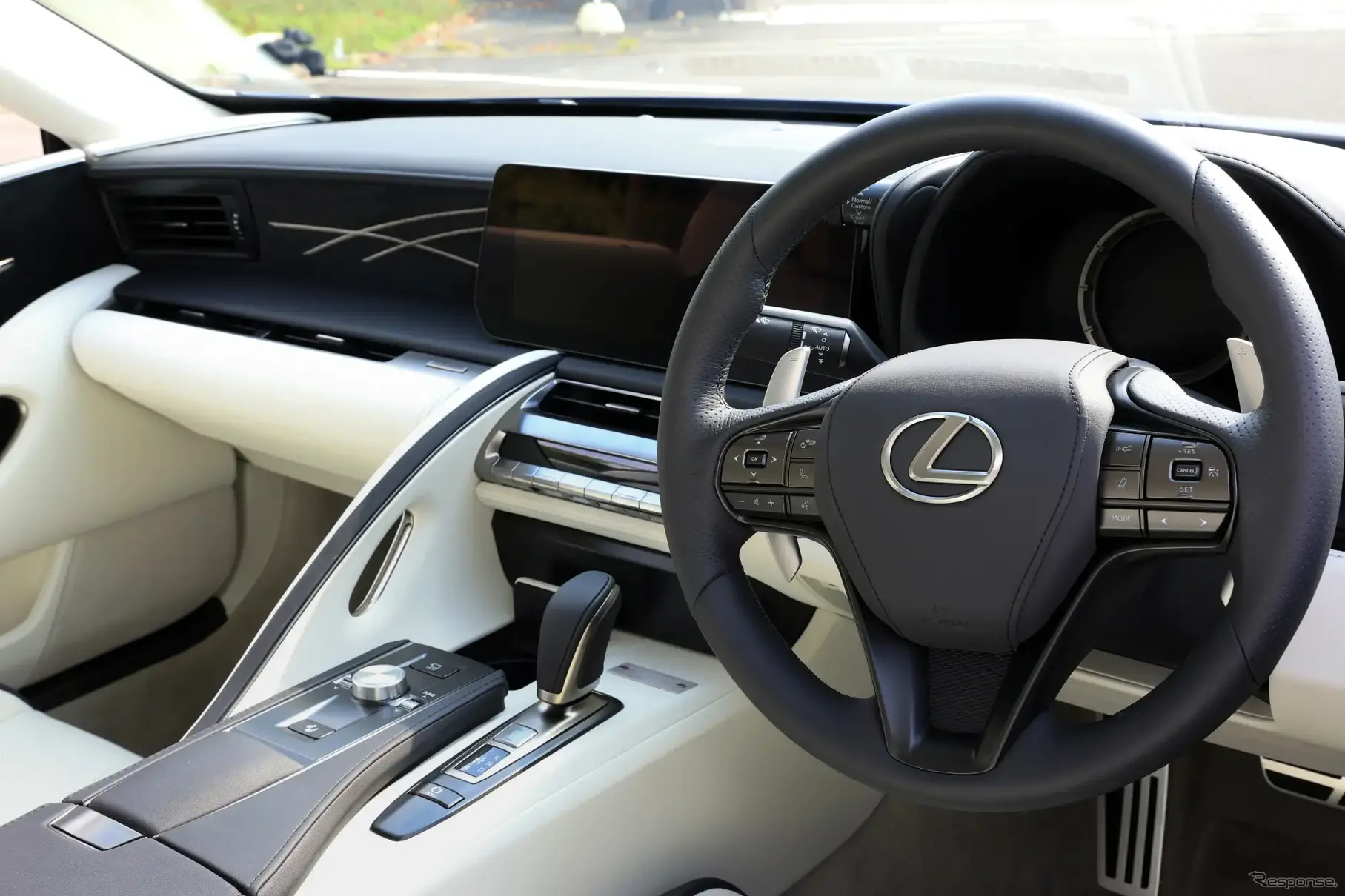 LC特別仕様車専用 グラデーション刺繍（インテリアカラー：ブラック＆ホワイト）