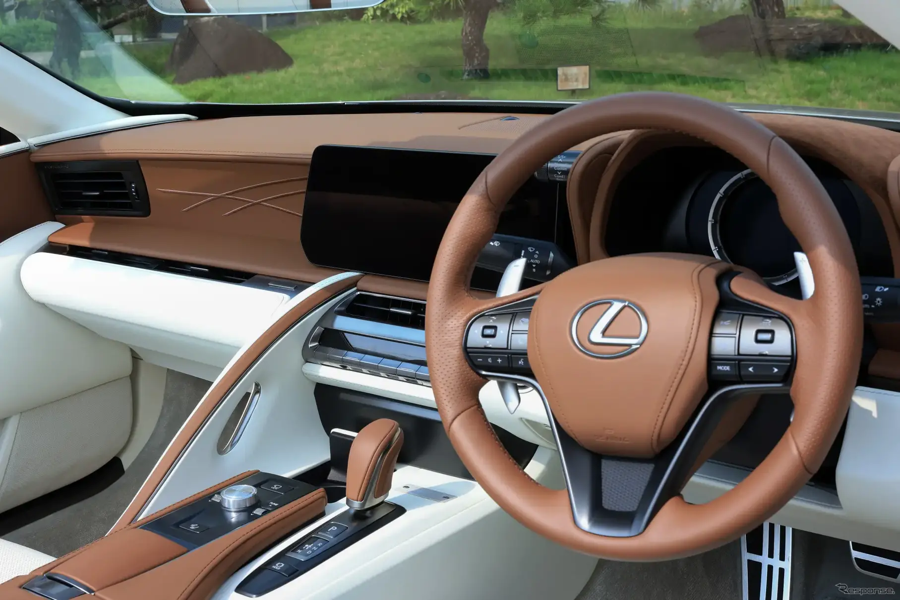 LC特別仕様車専用 グラデーション刺繍（インテリアカラー：サドルタン＆ホワイト）