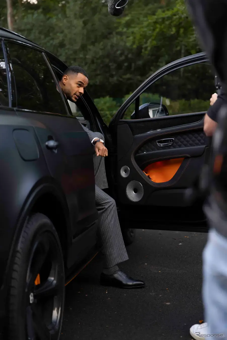 ベントレー・ベンテイガとコーディ・ガクポ選手