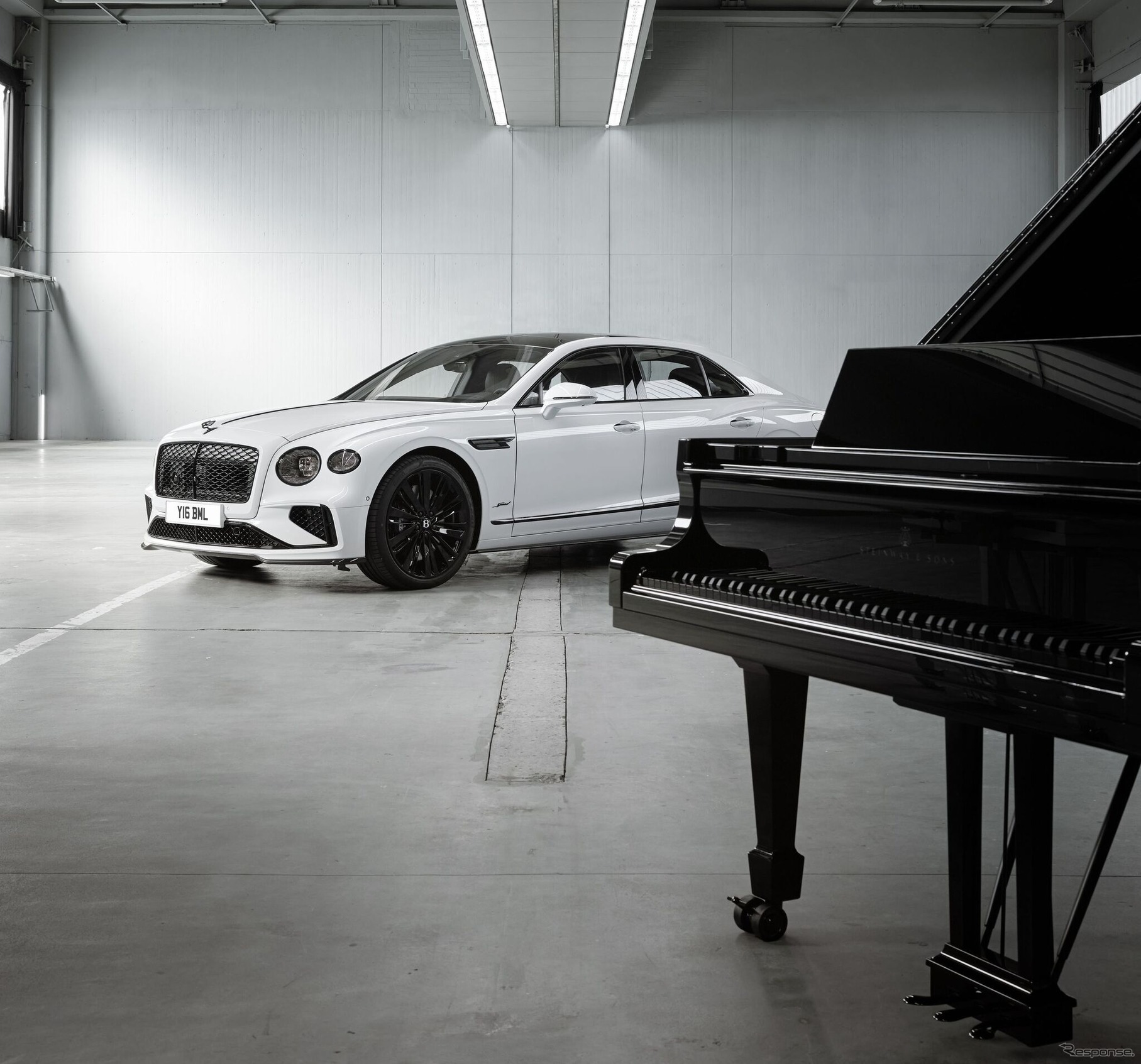 特別仕様のベントレー『フライングスパー・スピード』と限定生産ピアノ「スタインウェイ・グランドピアノ」