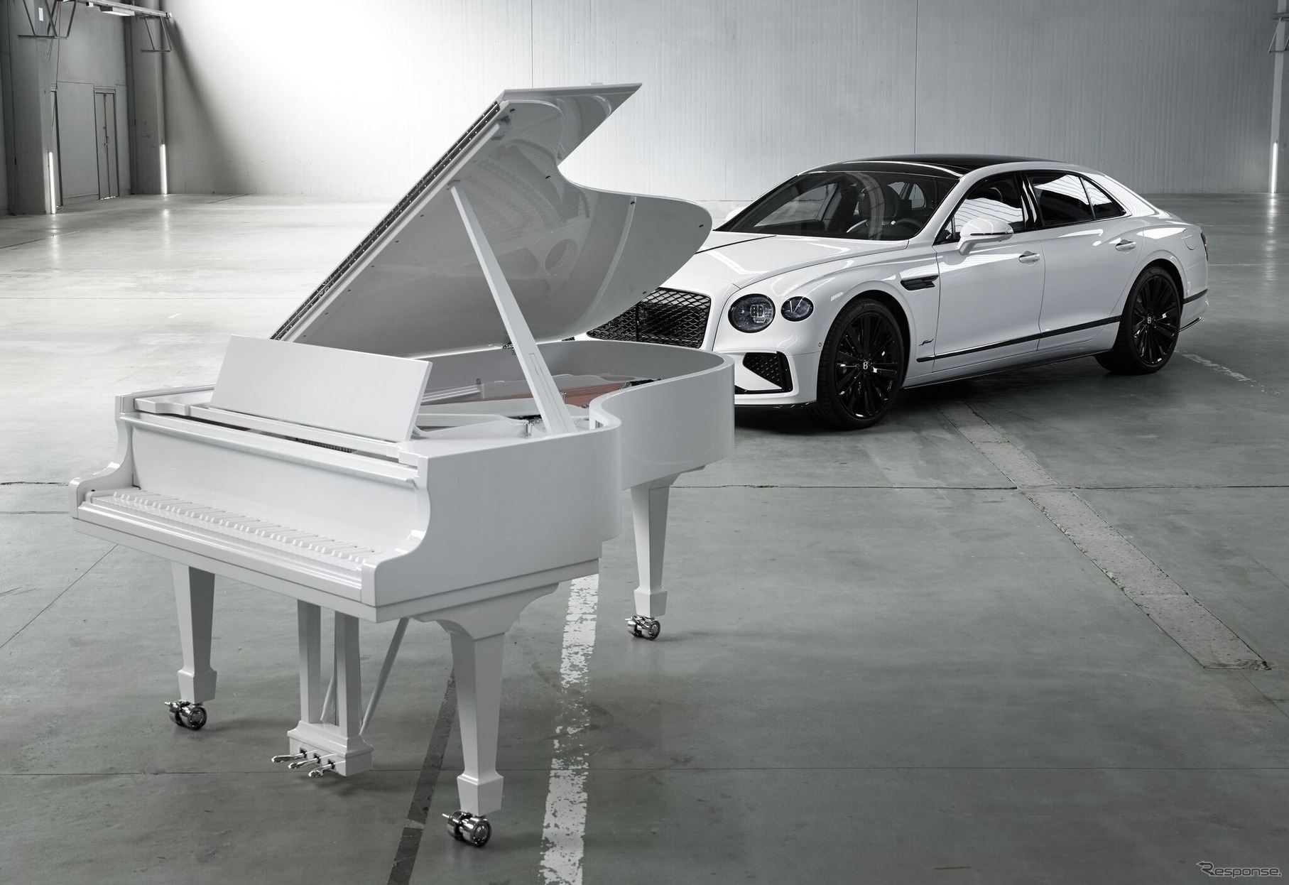 特別仕様のベントレー『フライングスパー・スピード』と限定生産ピアノ「スタインウェイ・グランドピアノ」