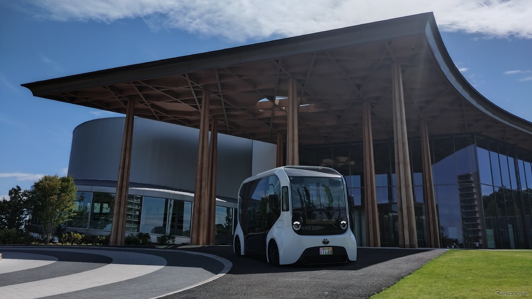 豊田市博物館とトヨタ「e-Palette」