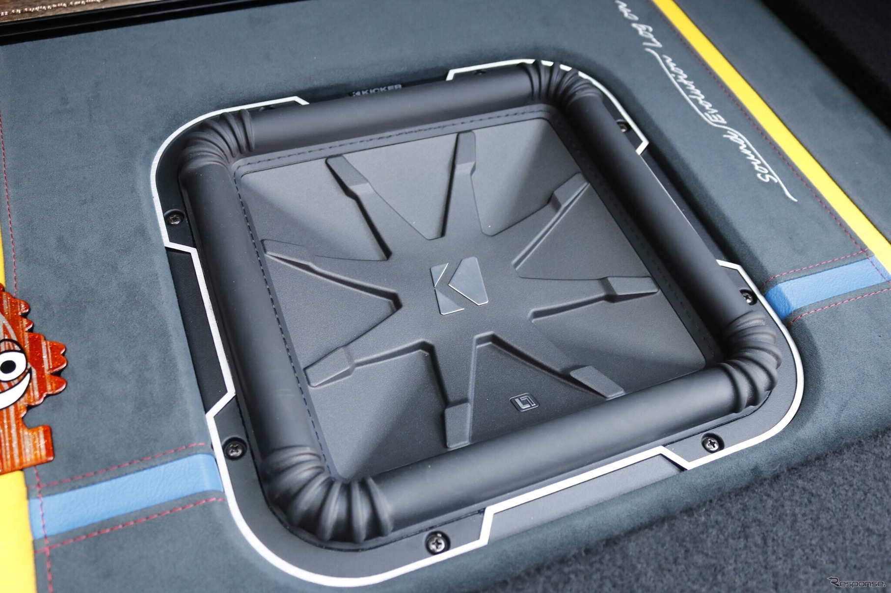 キッカーの角形サブウーファーであるL7を投入。厚みある低音サウンドにこだわったユニットセレクトになった。