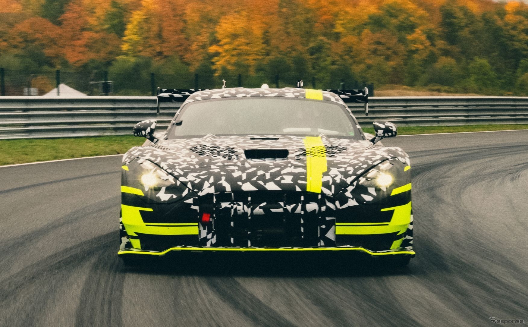 メルセデスAMGのコンセプトAMG GTトラックスポーツのプロトタイプ