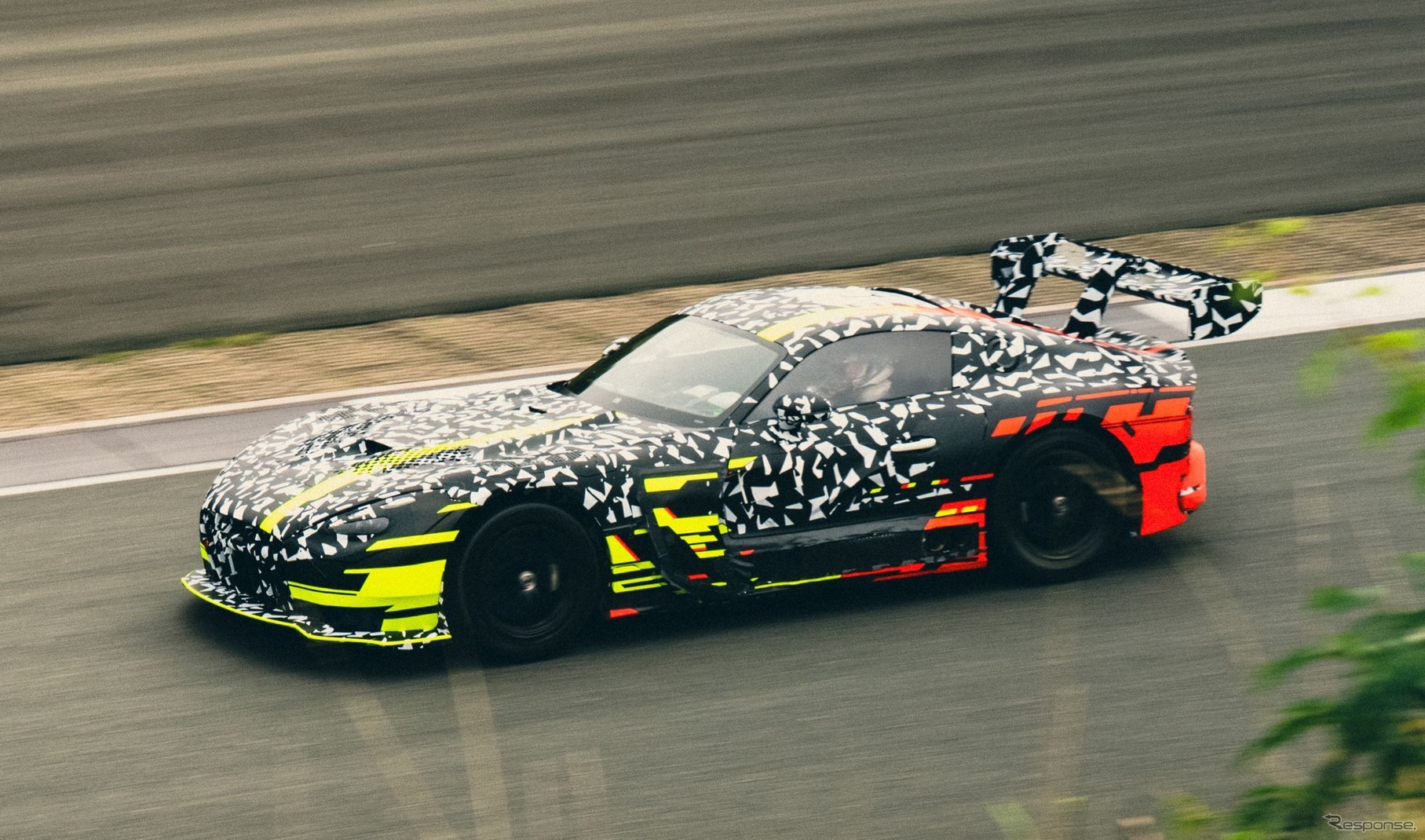 メルセデスAMGのコンセプトAMG GTトラックスポーツのプロトタイプ