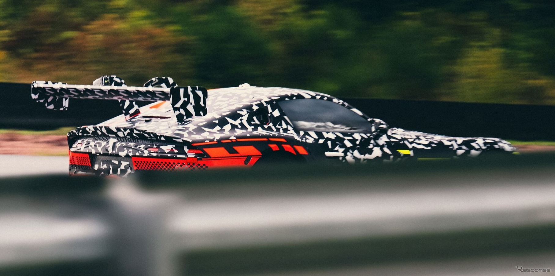 メルセデスAMGのコンセプトAMG GTトラックスポーツのプロトタイプ