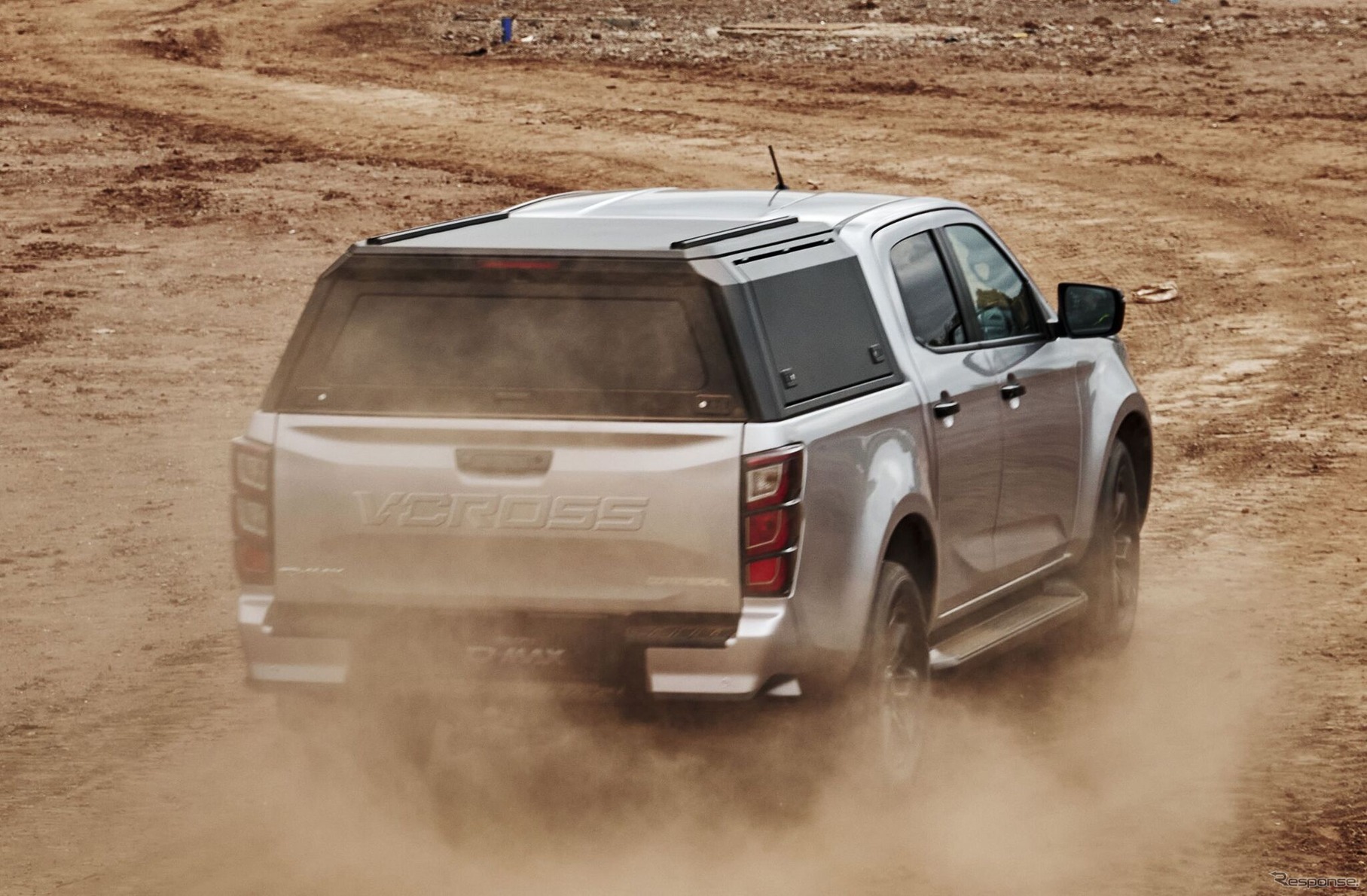 いすゞD-Maxの「V-Cross Commercial」