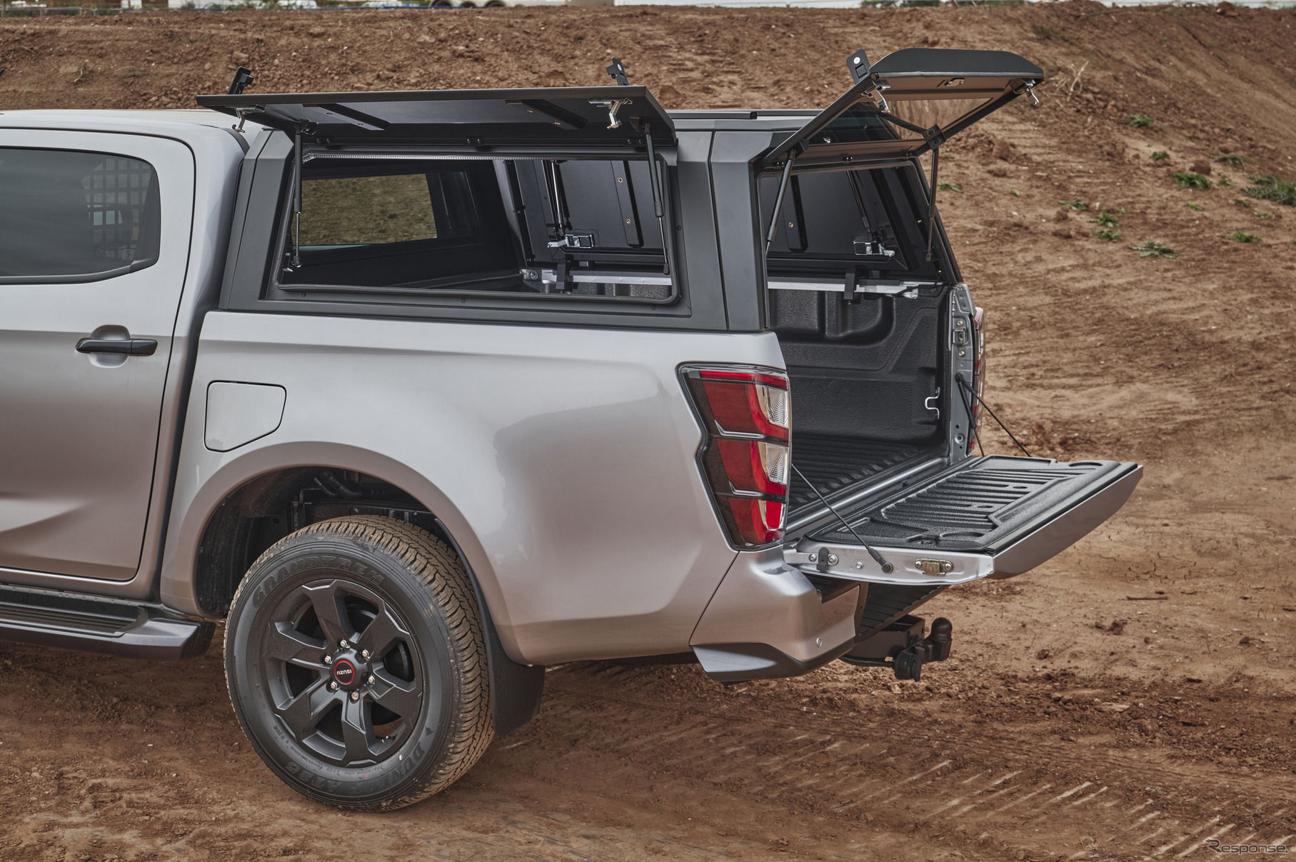 いすゞD-Maxの「V-Cross Commercial」